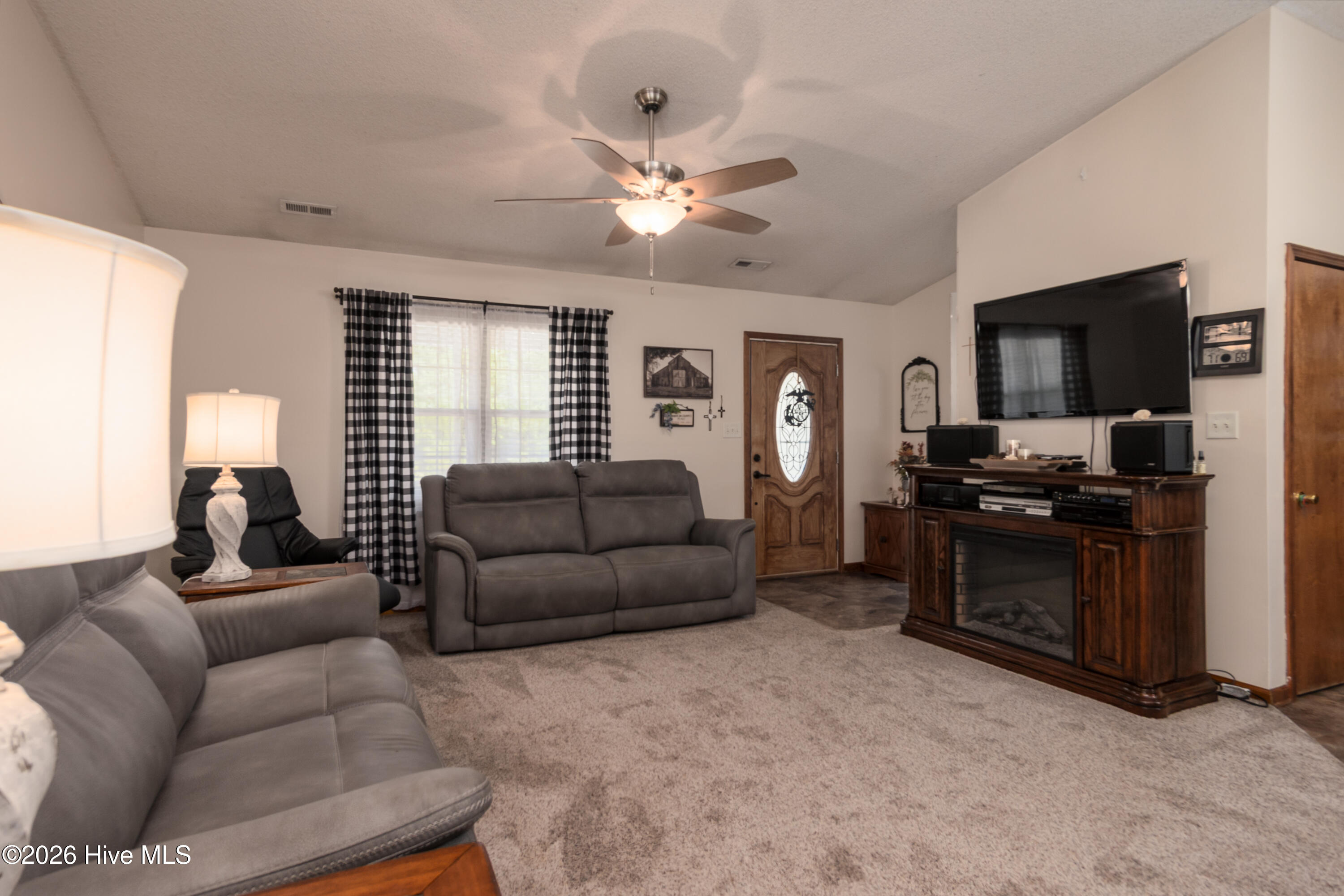 100564108 | Photo 11