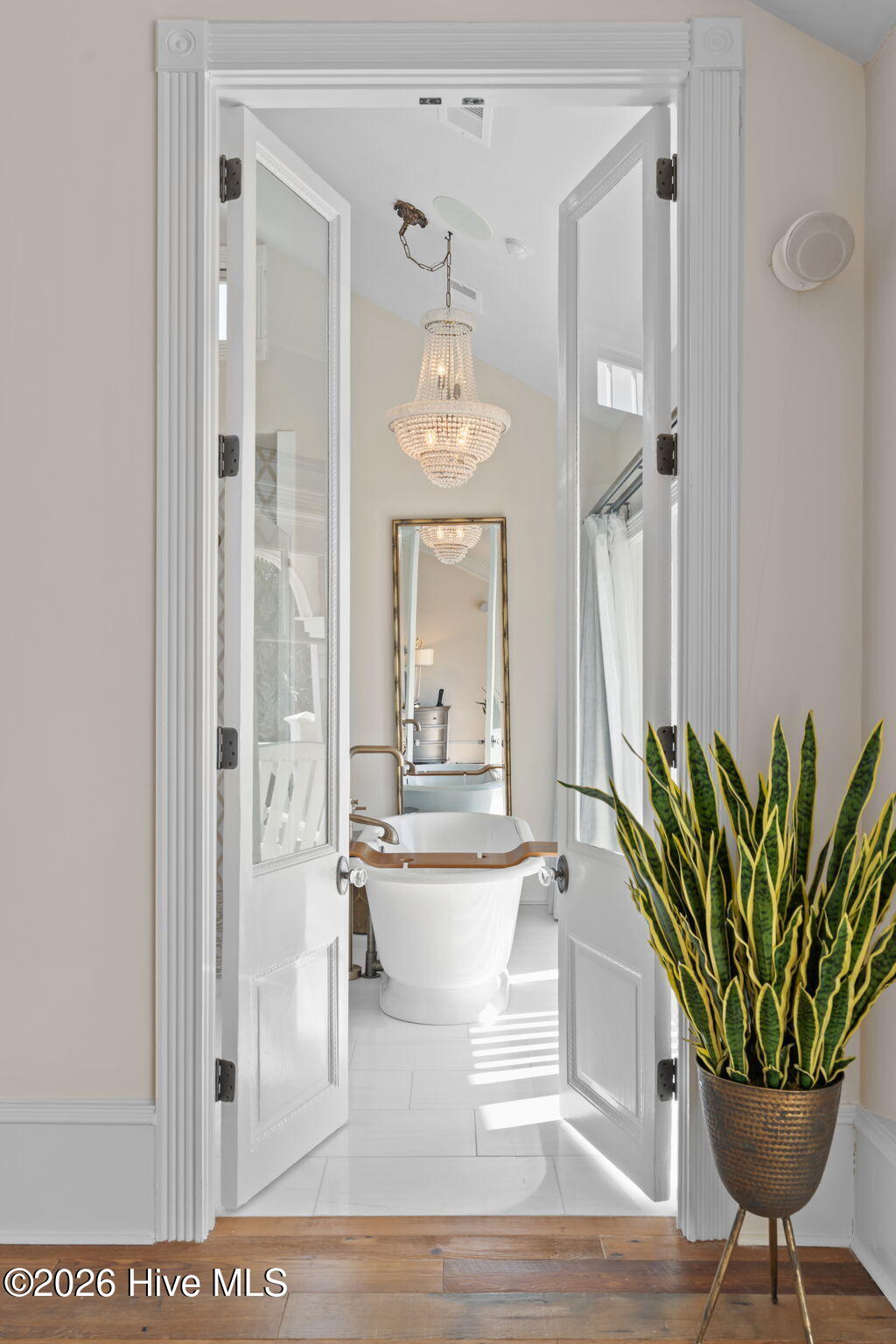 100552689 | Photo 54