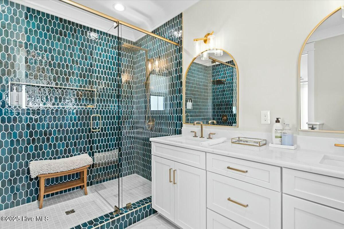 100498532 | Photo 17