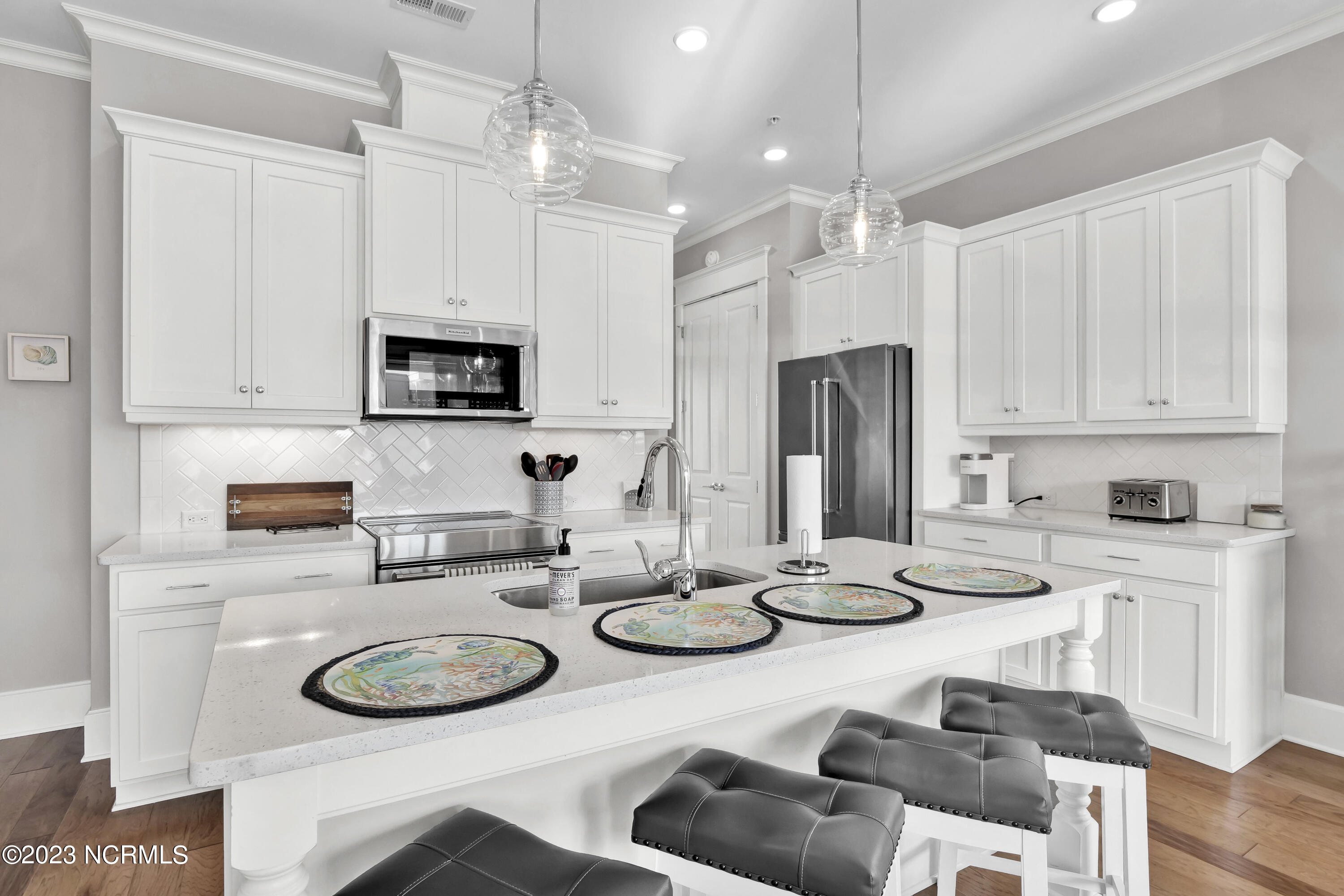 100550816 | Photo 17