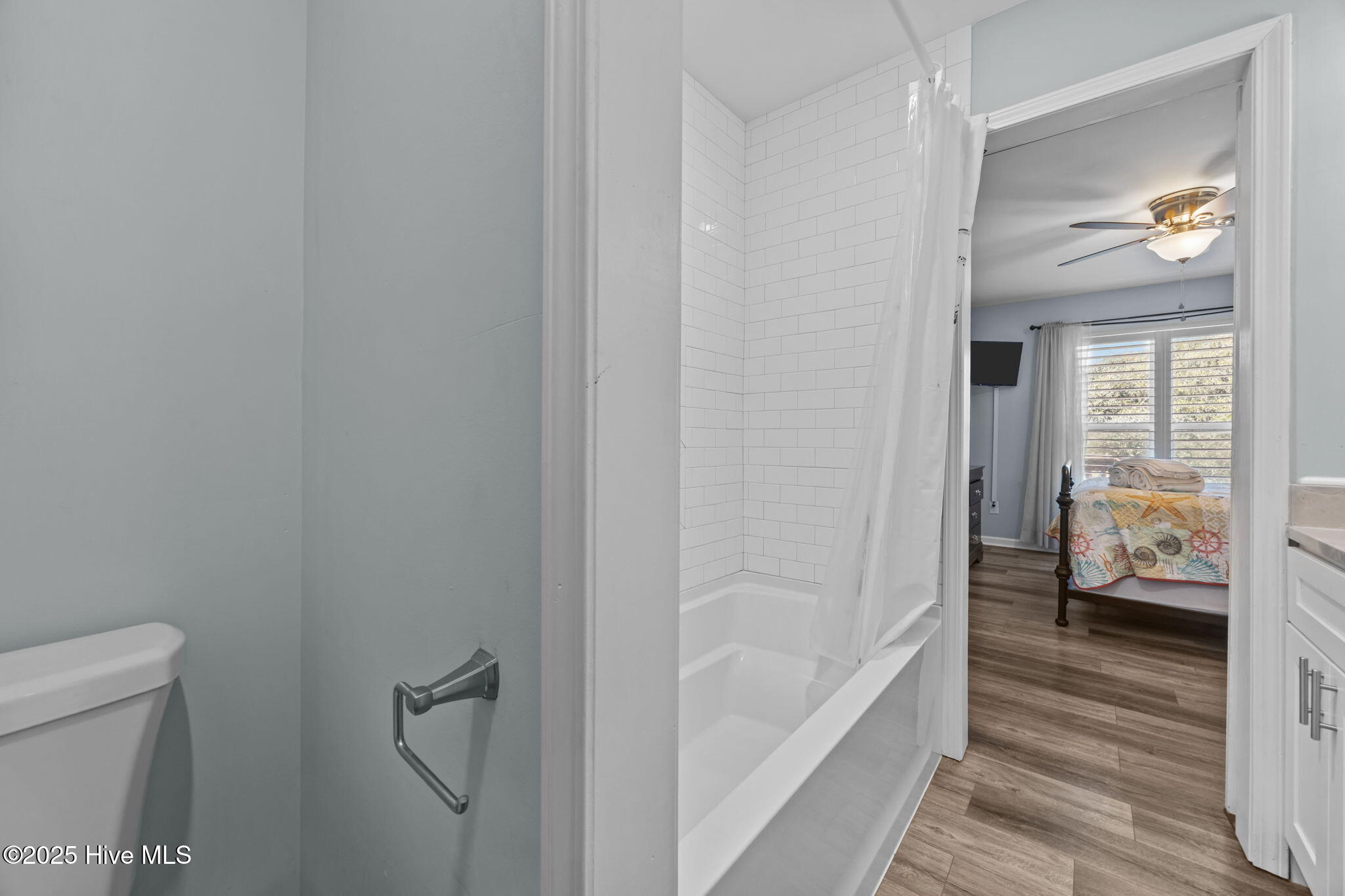 100528402 | Photo 33