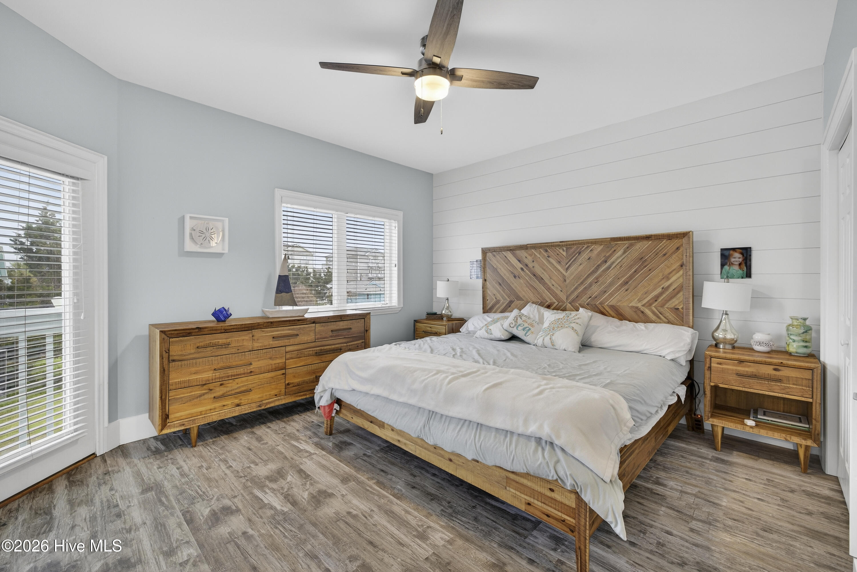 100561786 | Photo 51