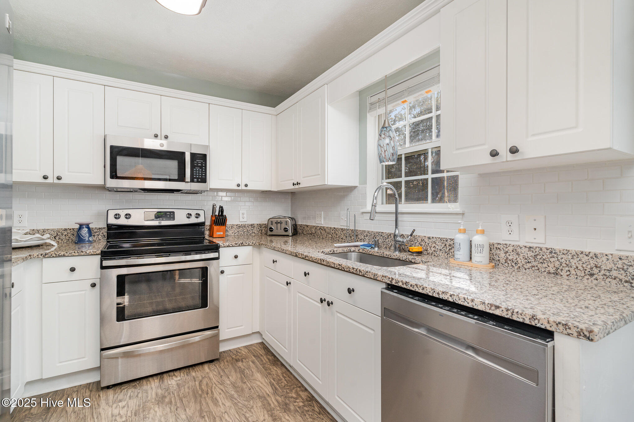 100497000 | Photo 13