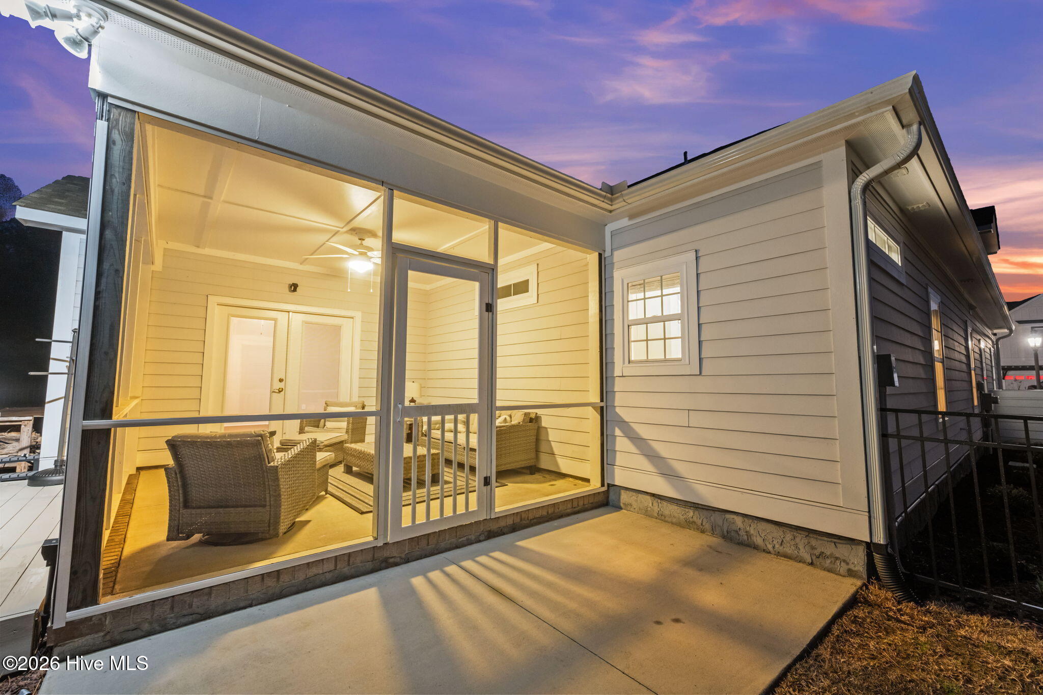 100557618 | Photo 23