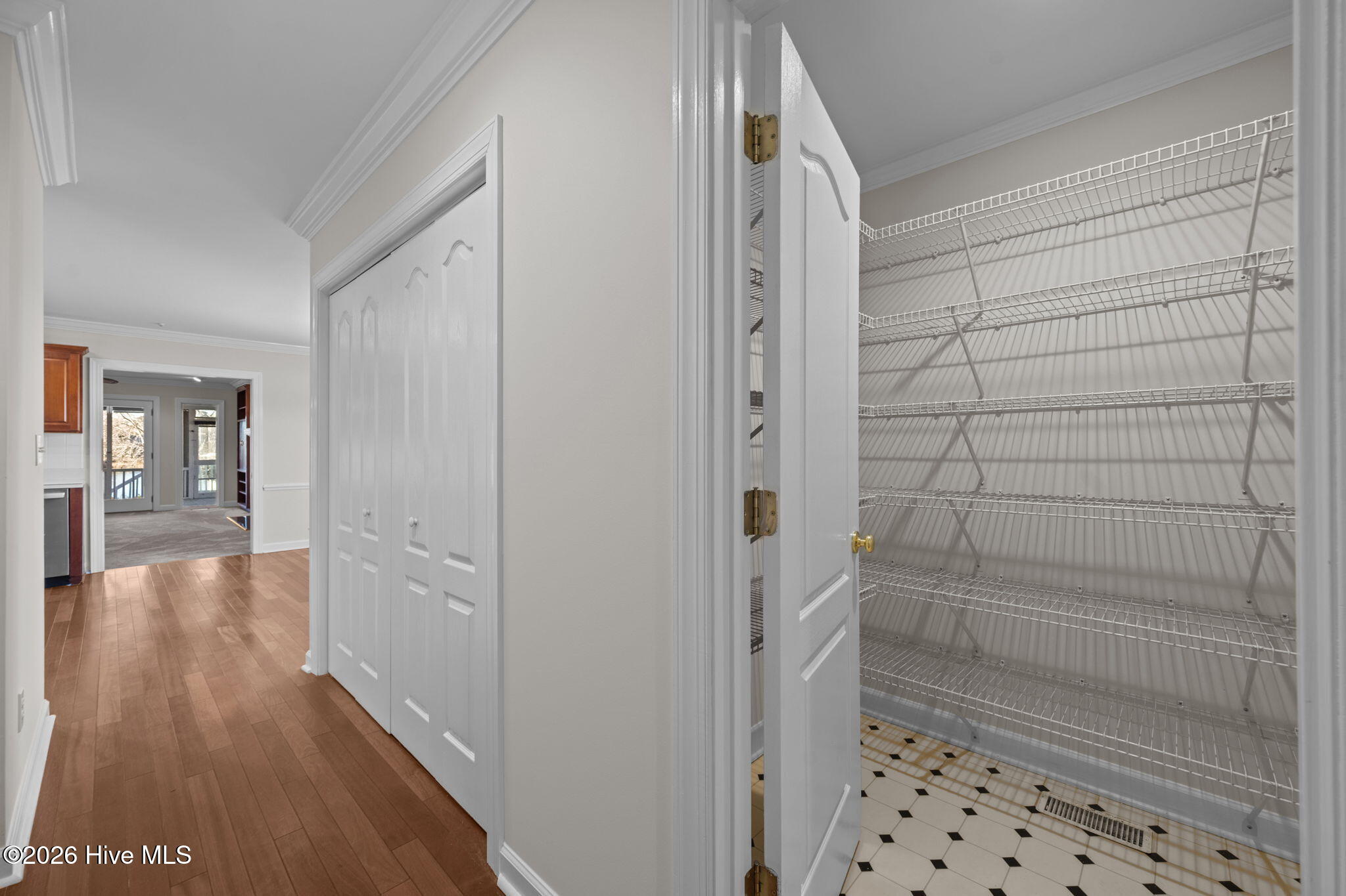 100542324 | Photo 62