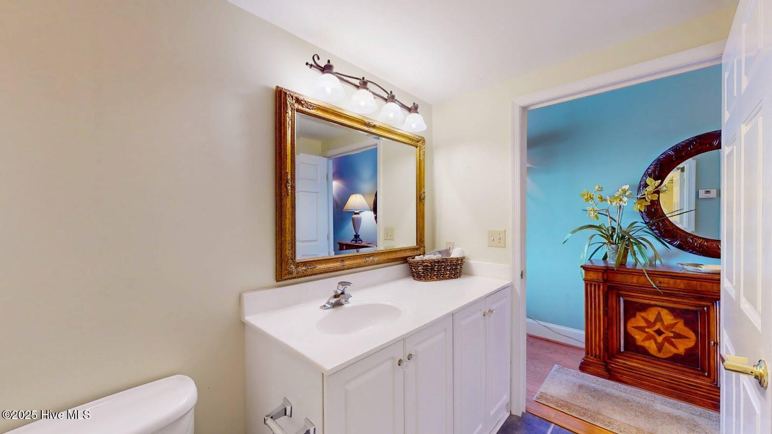 100537311 | Photo 15