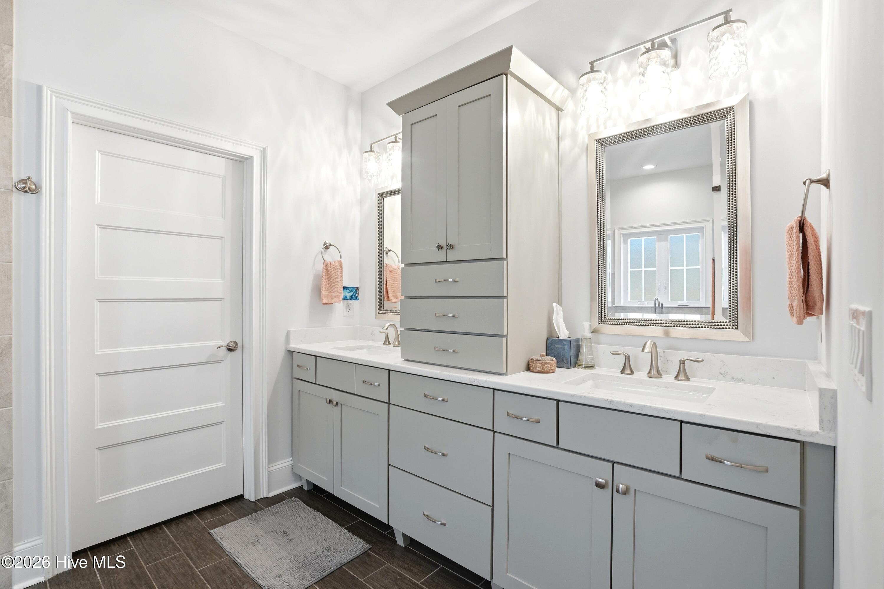 100561923 | Photo 37