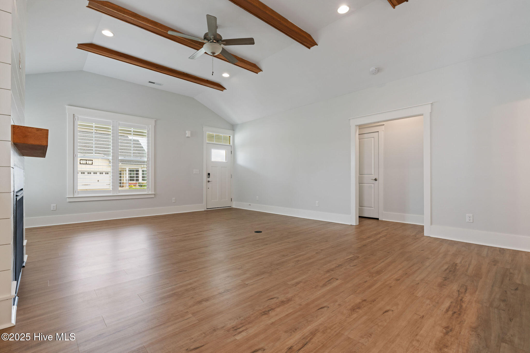 100523892 | Photo 13