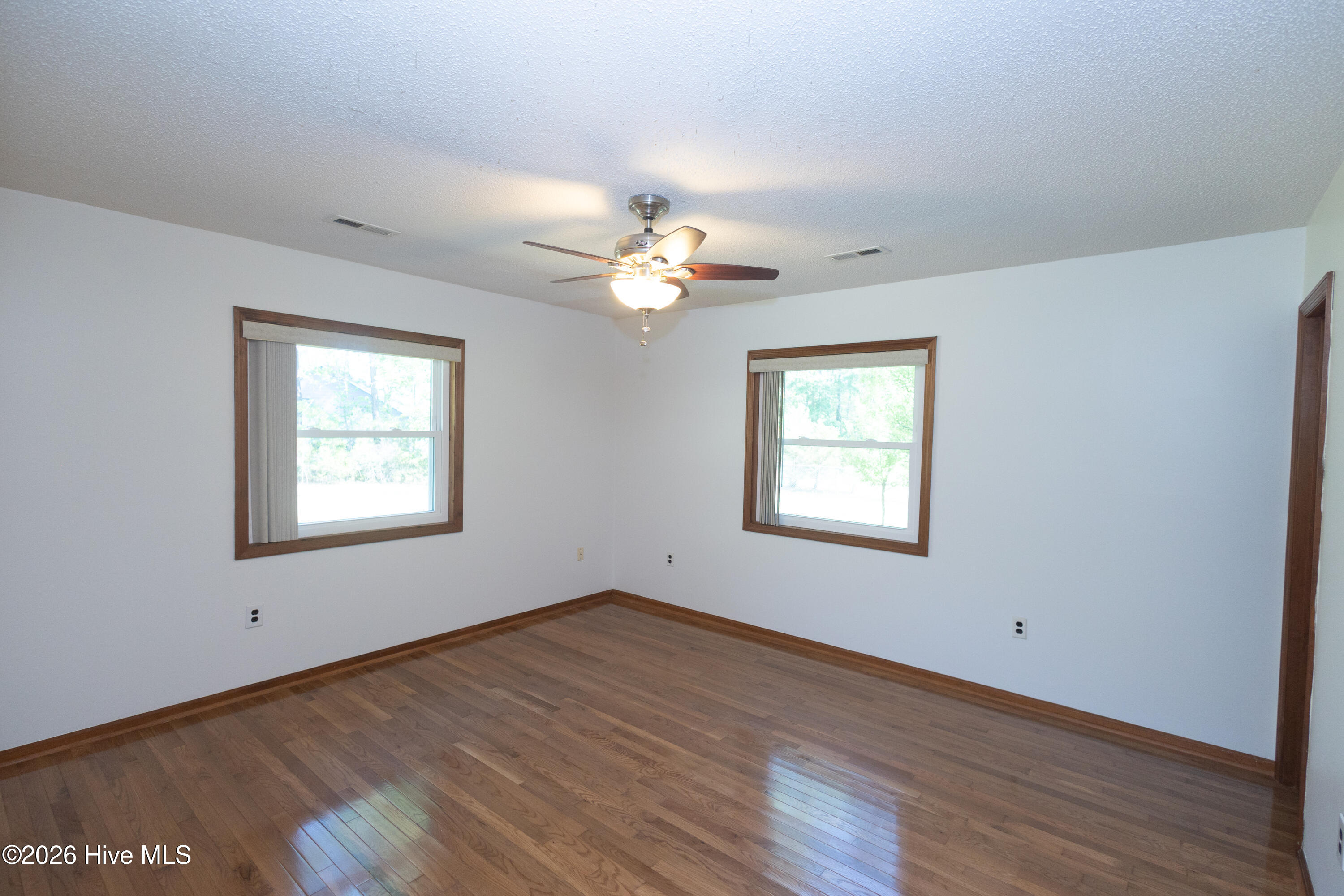 100569275 | Photo 18