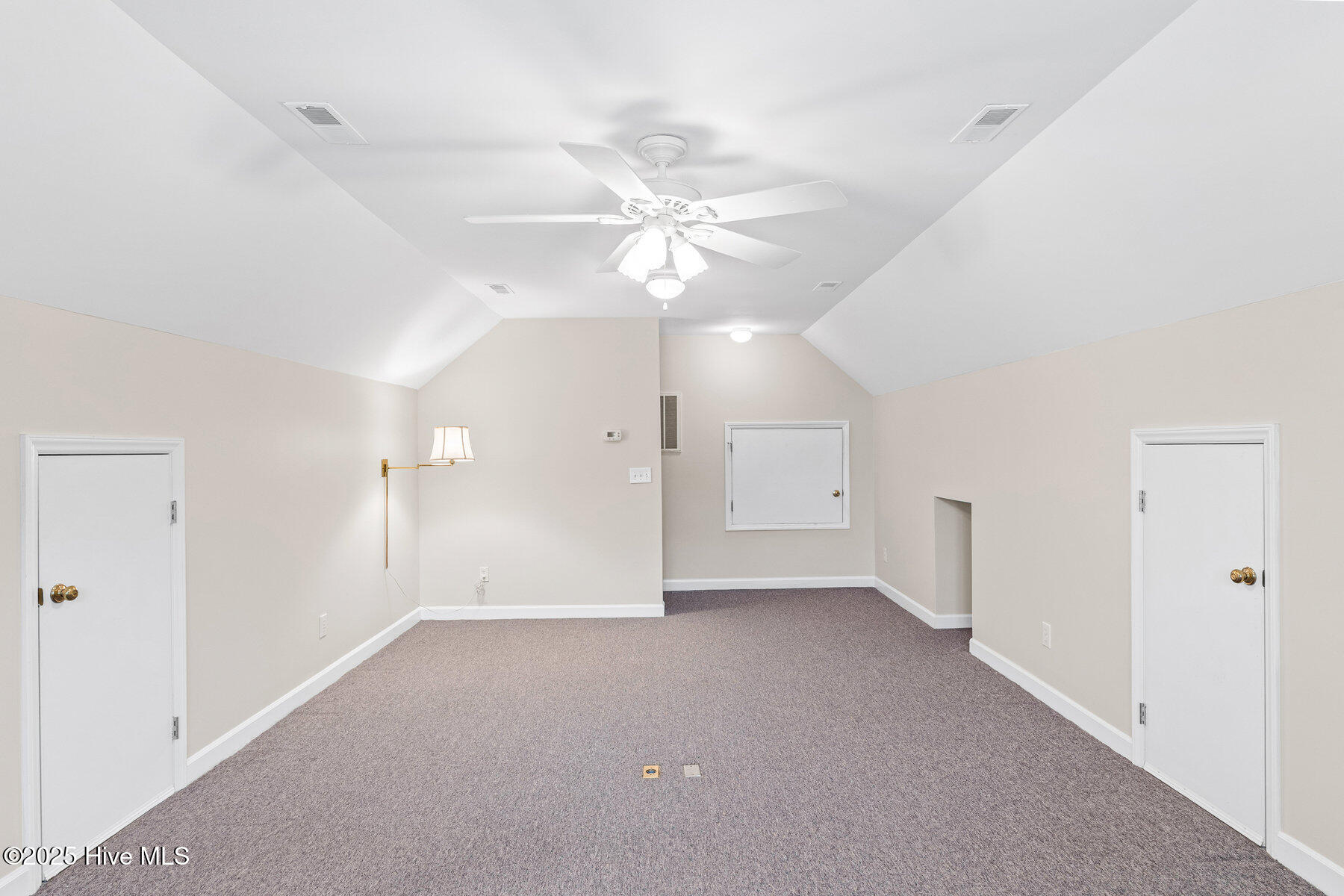 100519162 | Photo 33