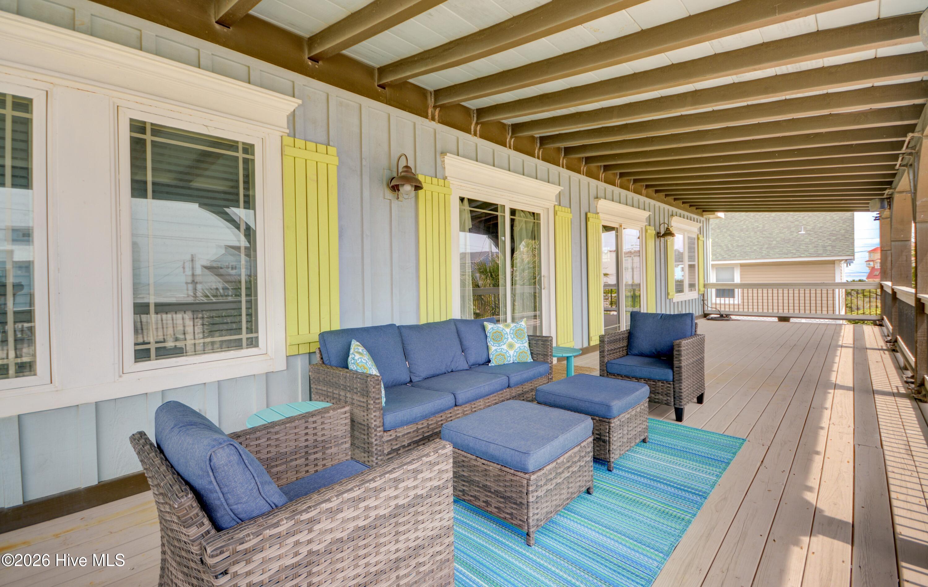 100565918 | Photo 38