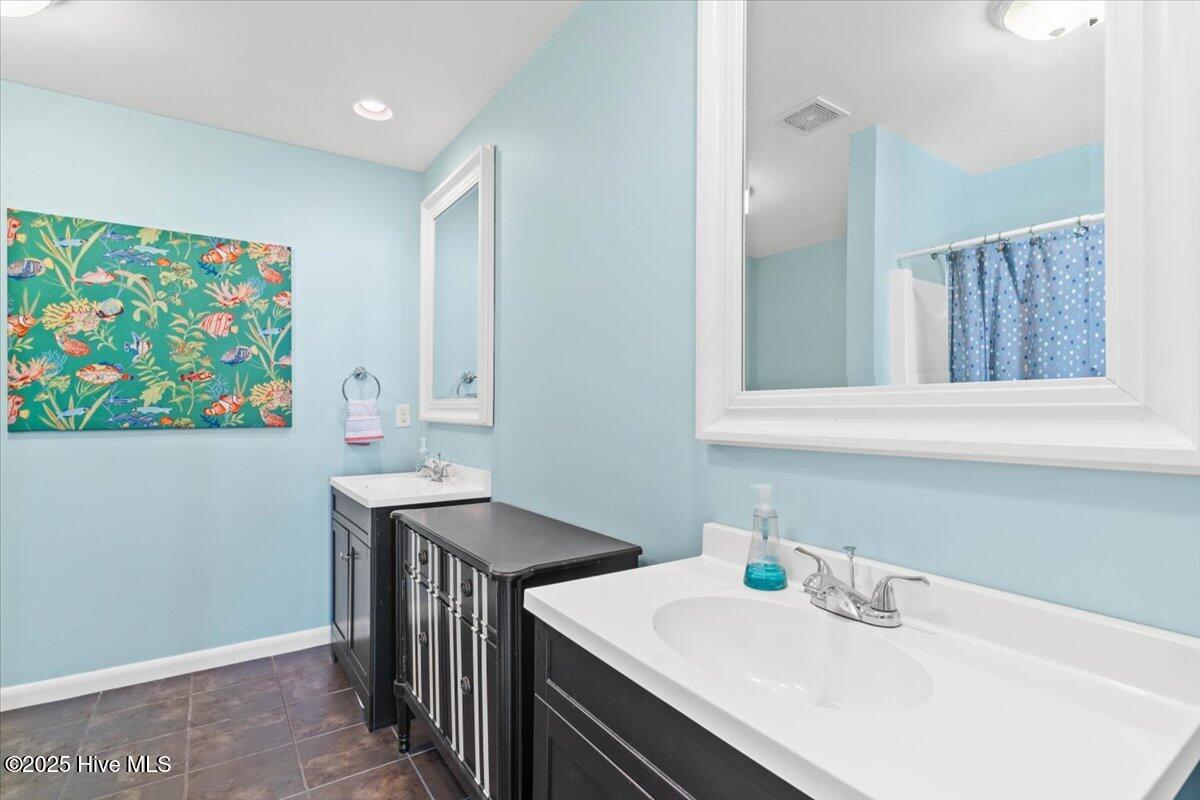 100520015 | Photo 28