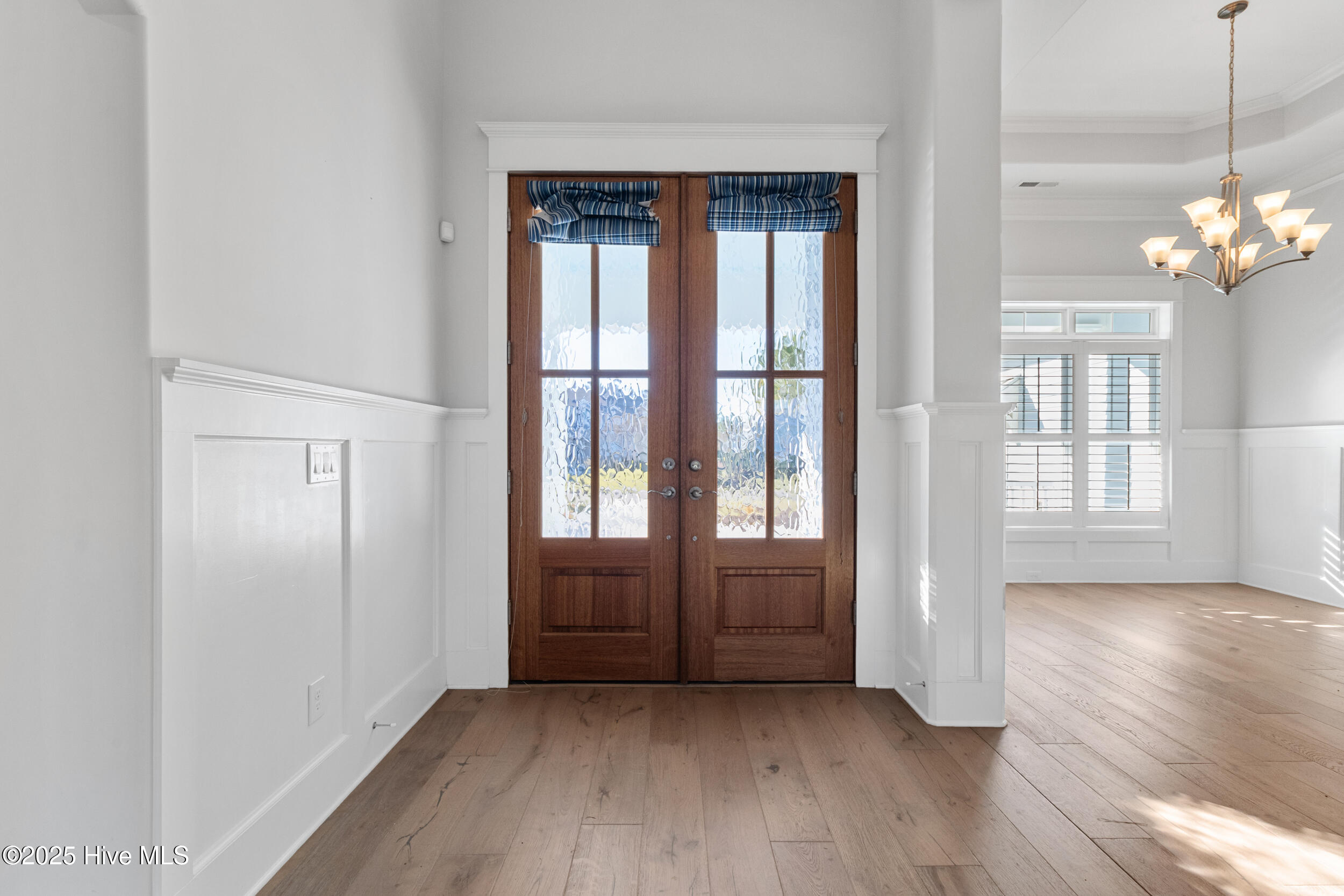 100541270 | Photo 51