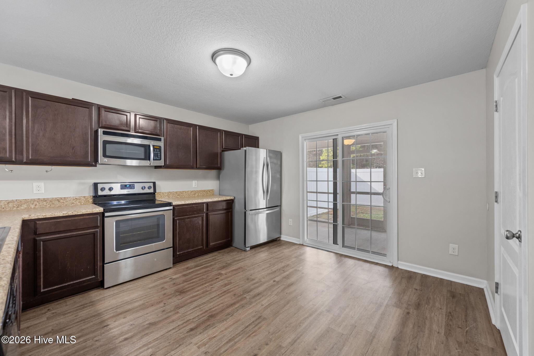 100549105 | Photo 35