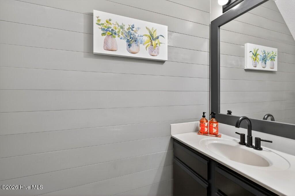 100568444 | Photo 11