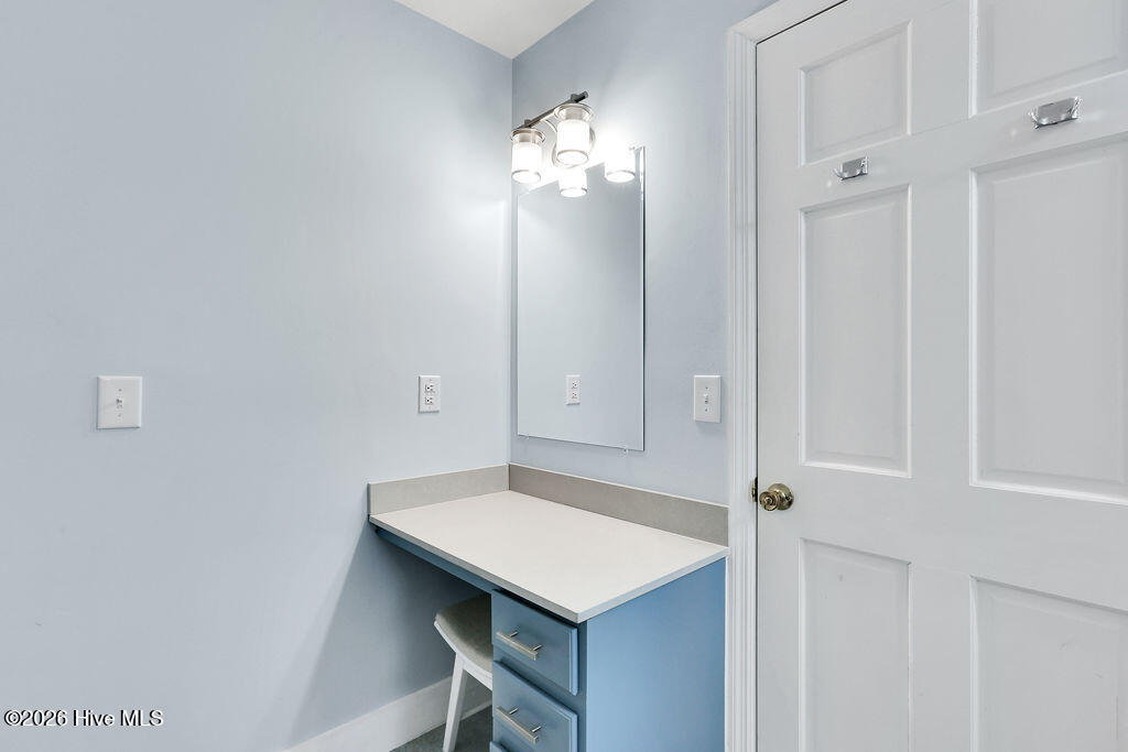 100551760 | Photo 30