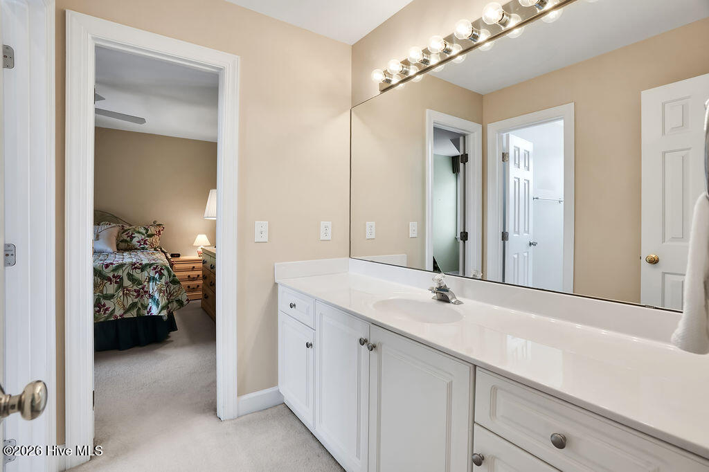 100563710 | Photo 33