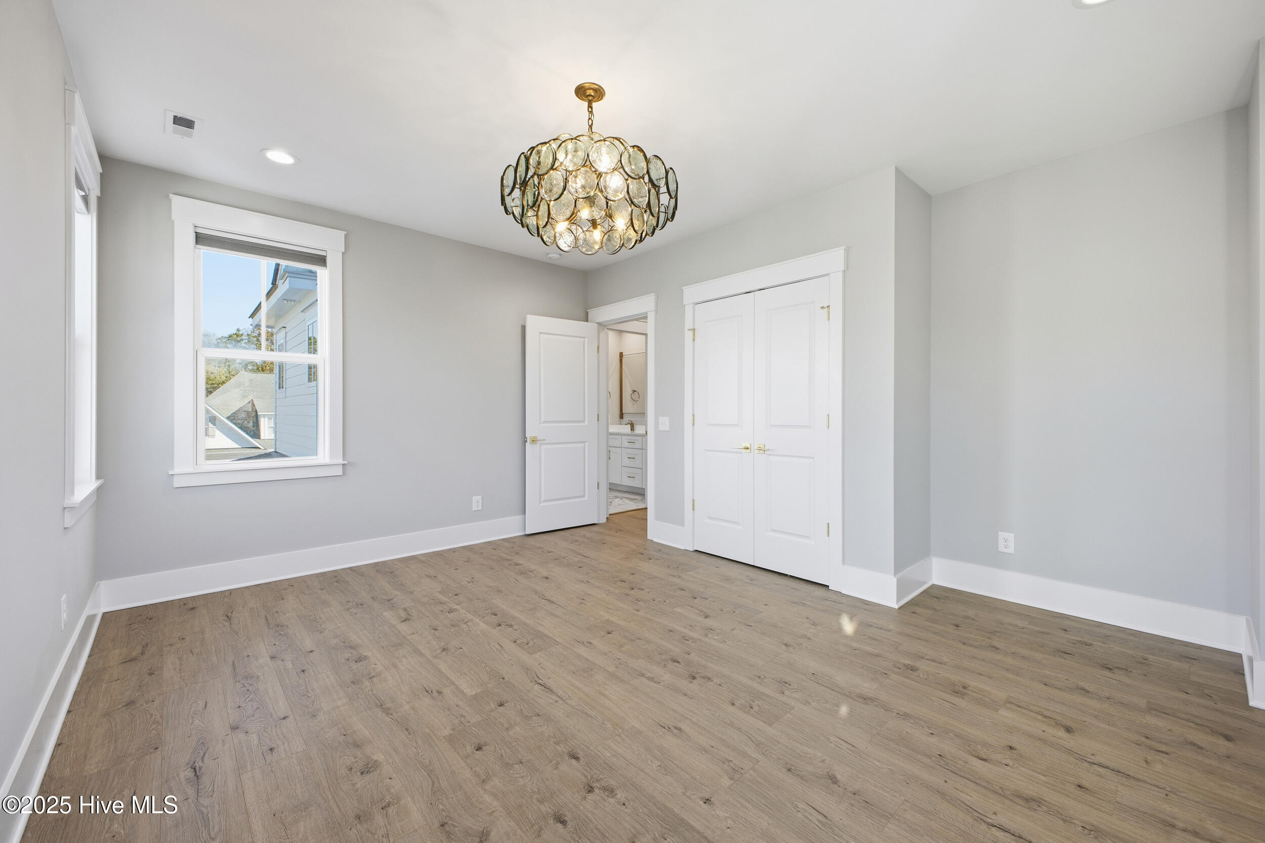 100540842 | Photo 52