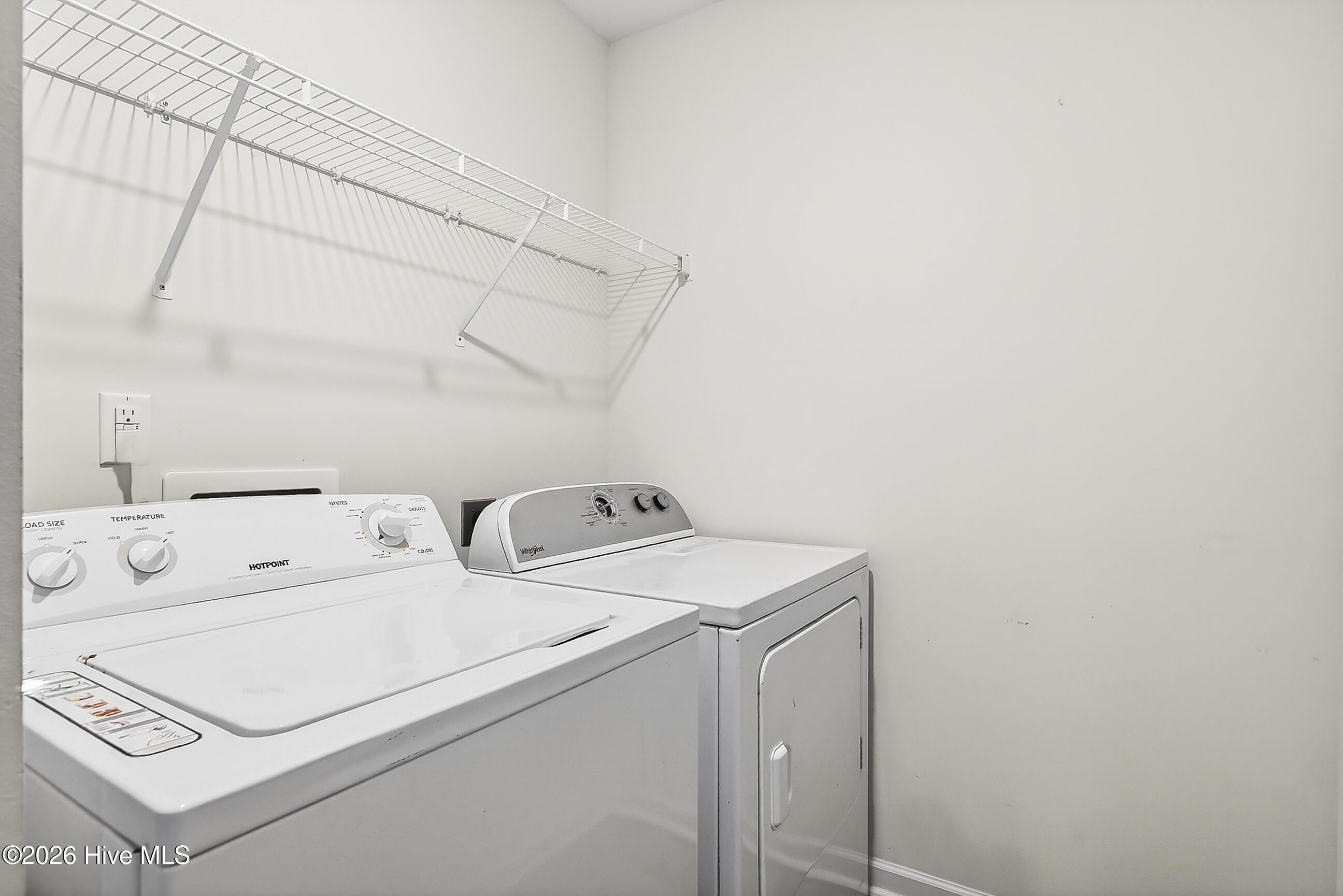 100565797 | Photo 25