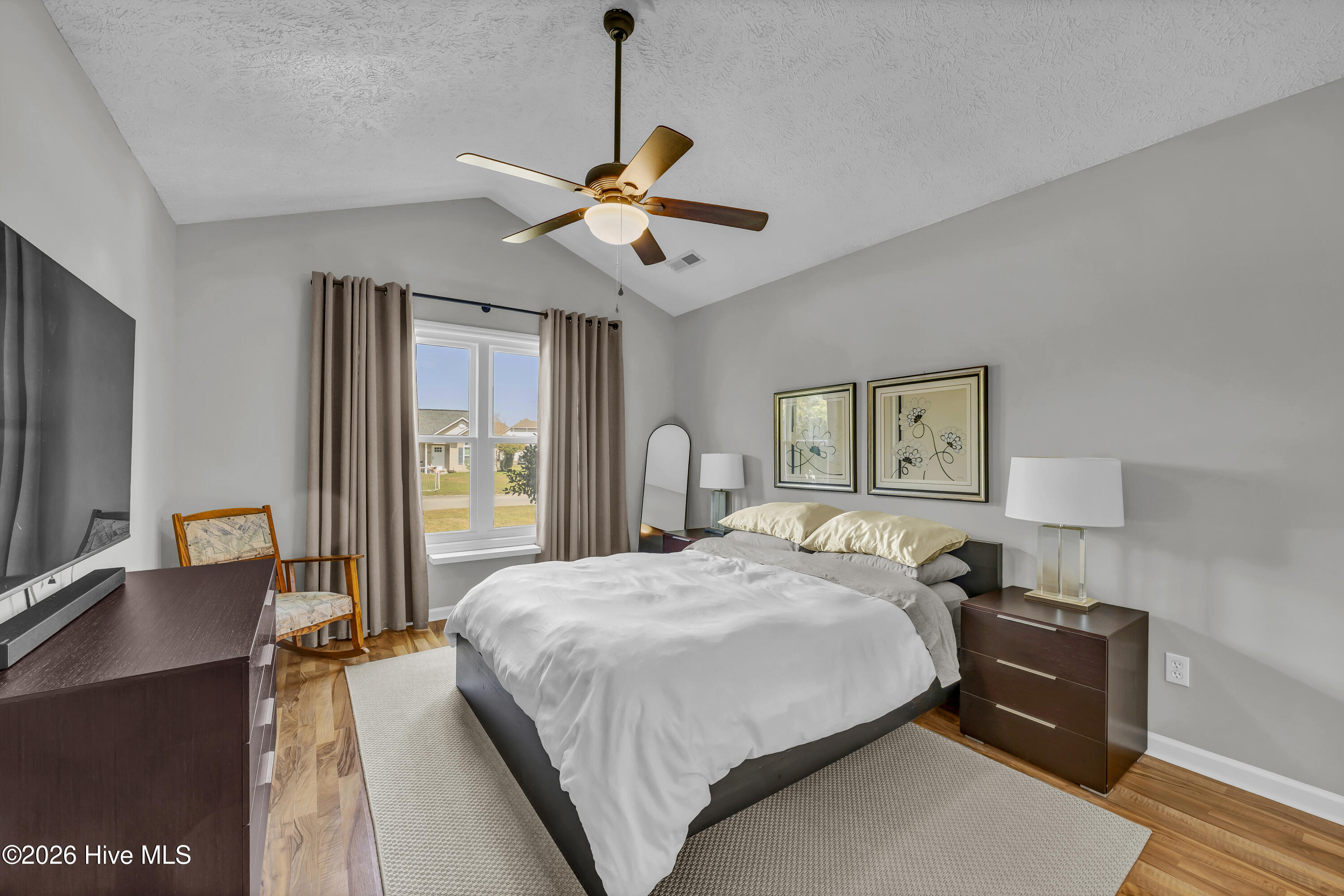 100565198 | Photo 12