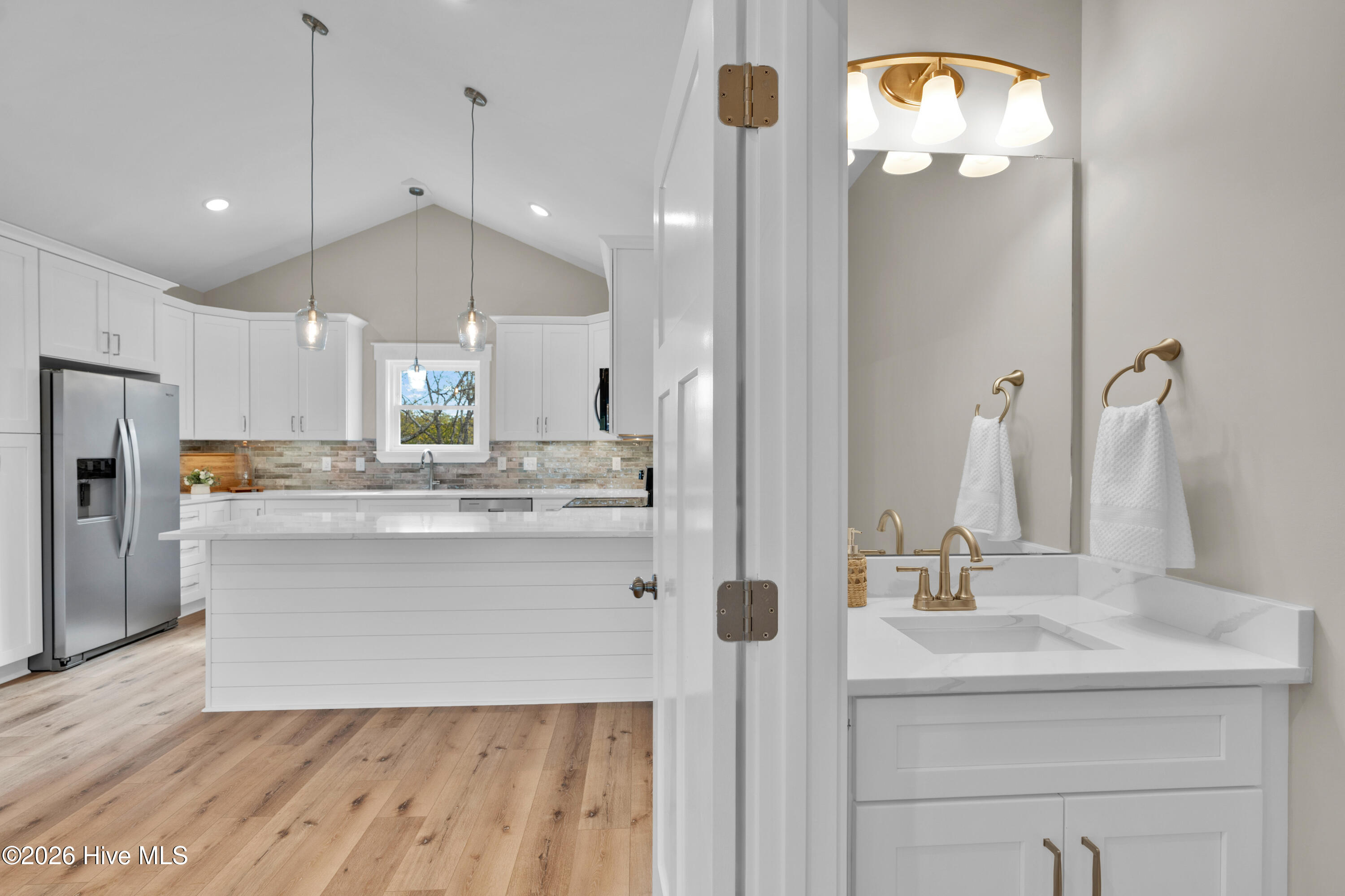 100564696 | Photo 13