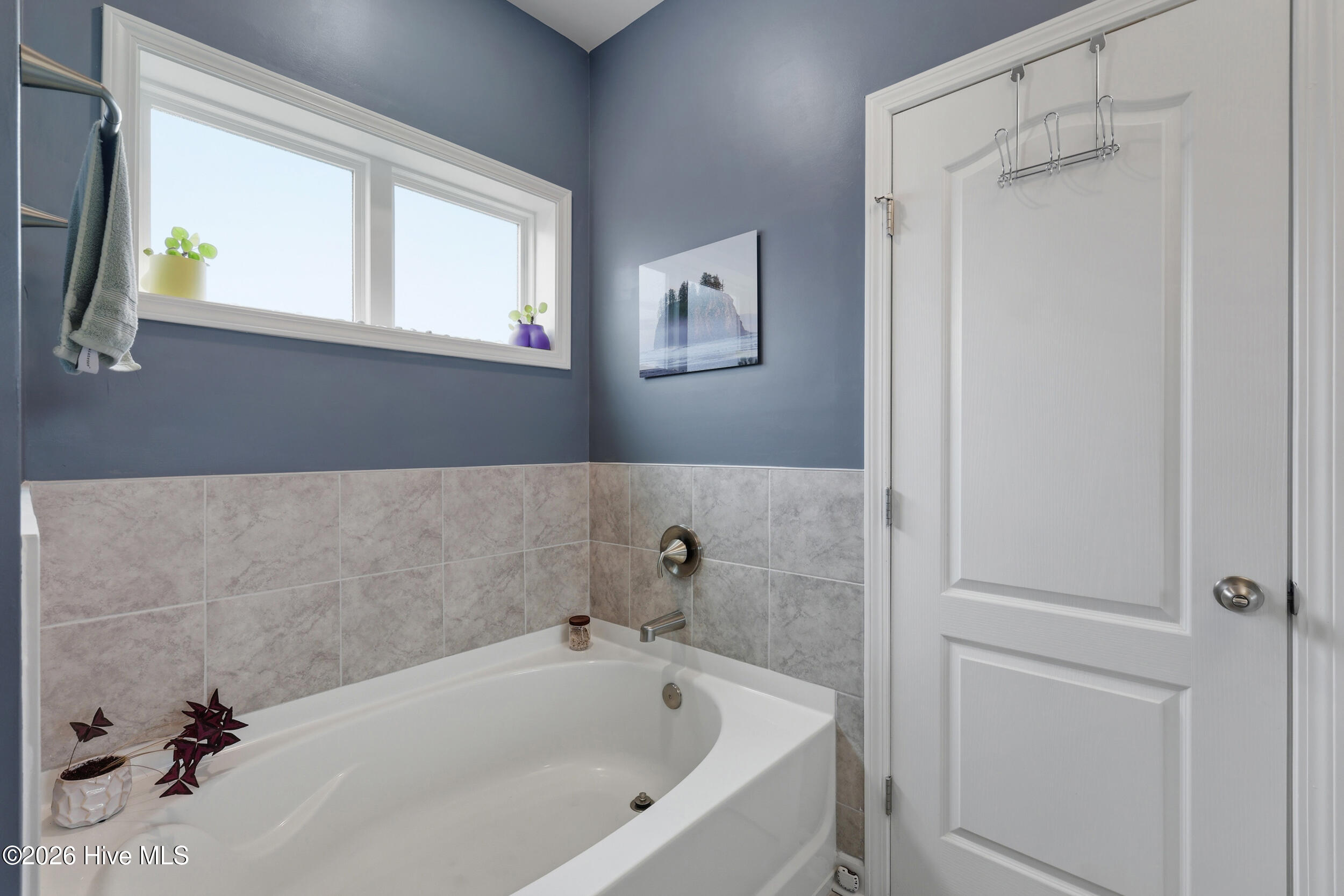 100565855 | Photo 27