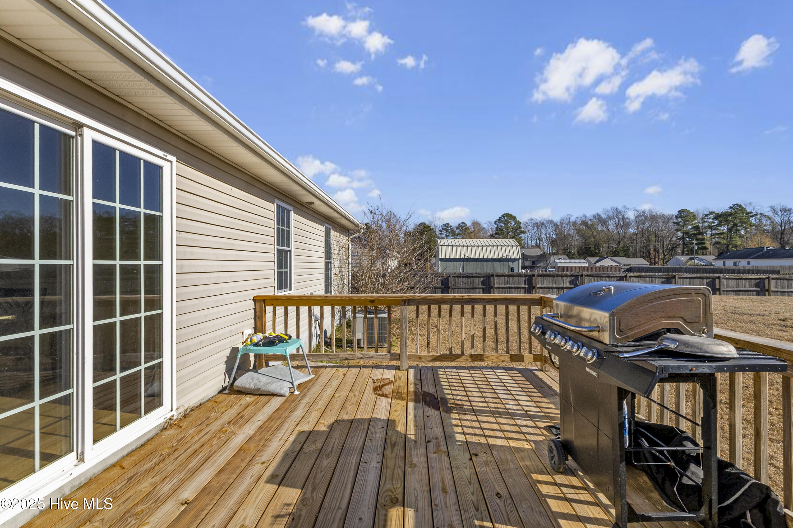 100545933 | Photo 33