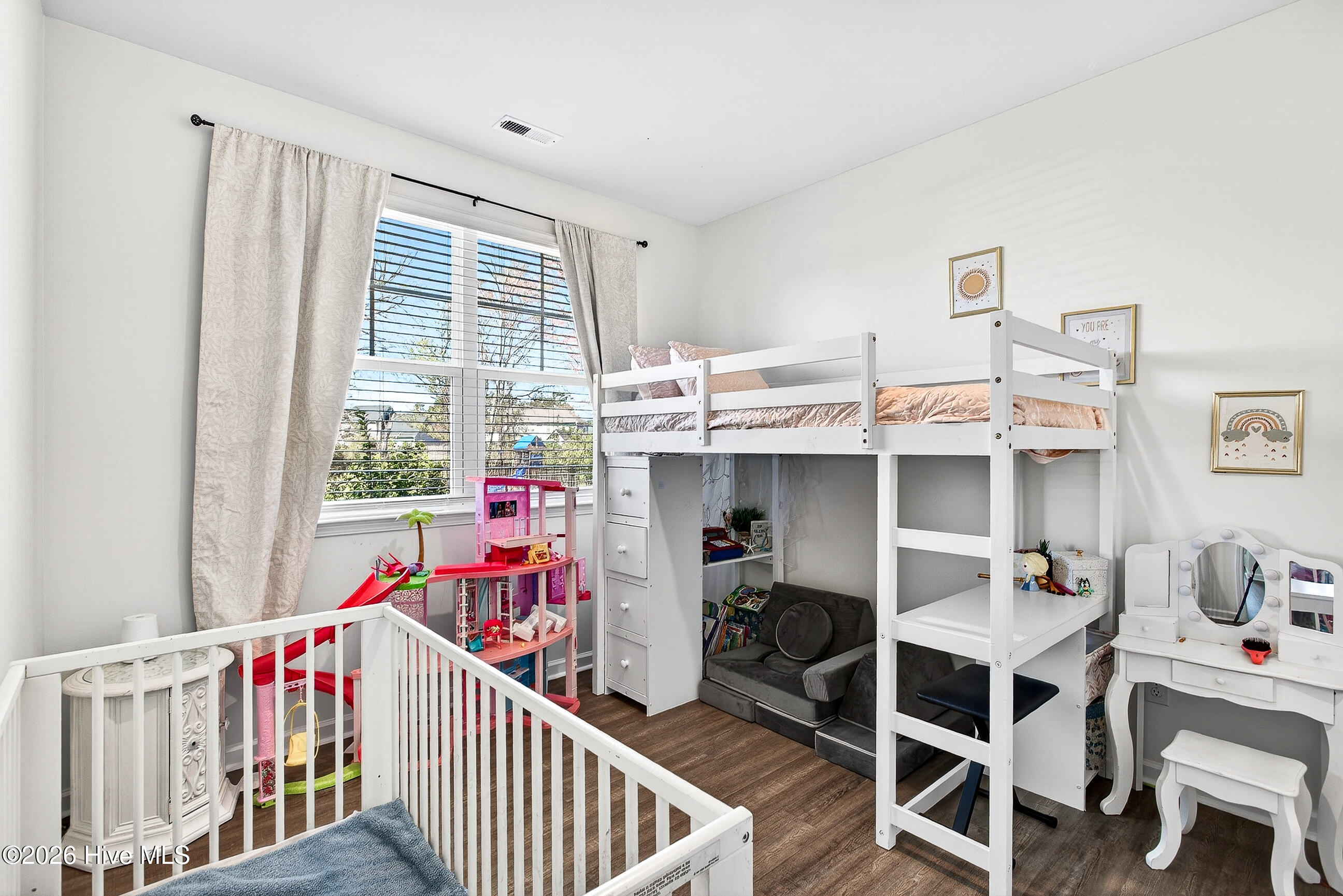 100565629 | Photo 24