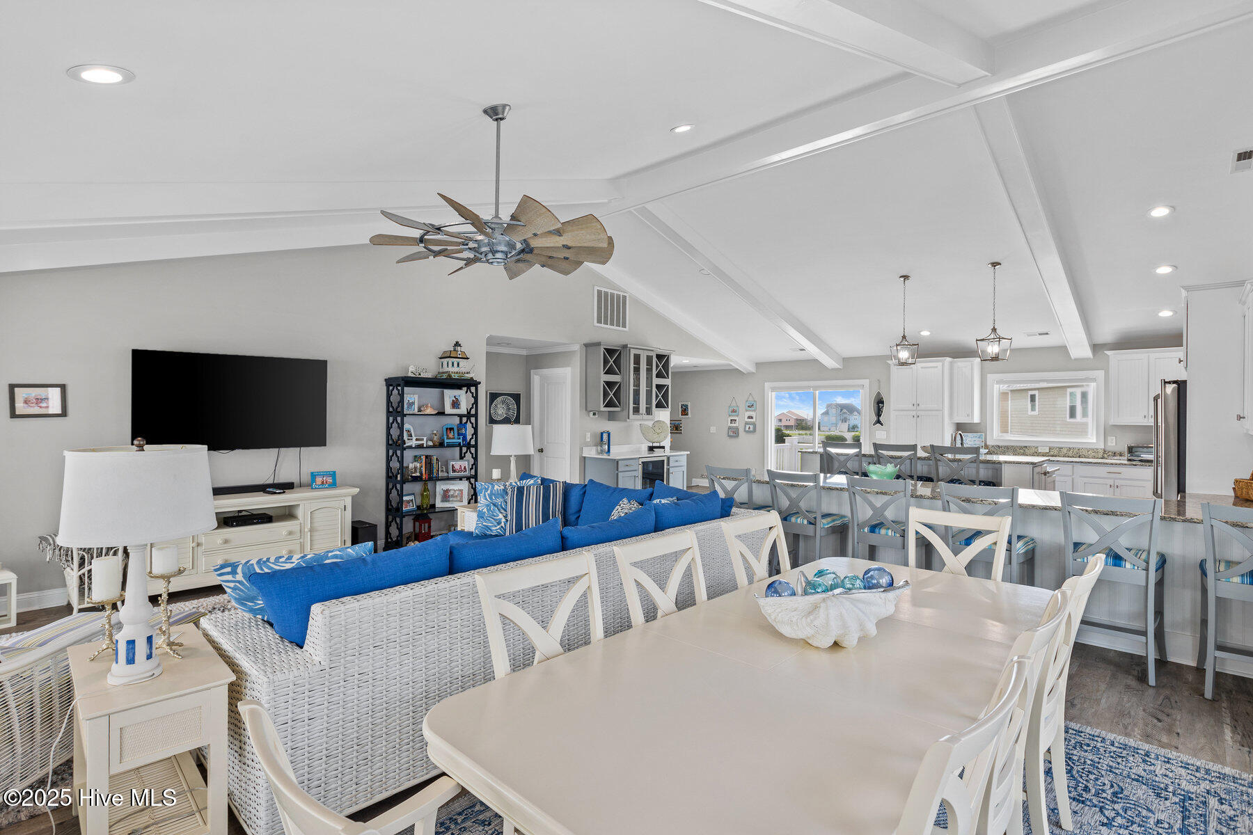 100518577 | Photo 11