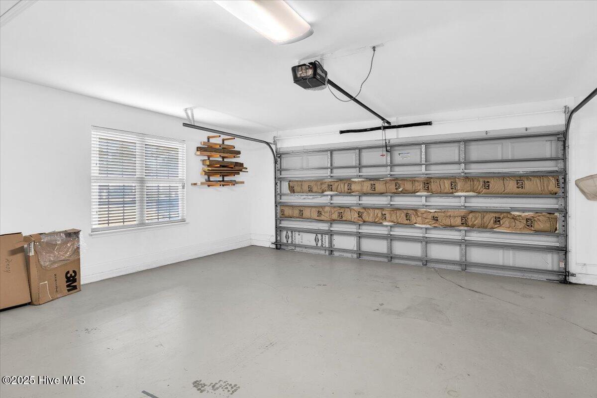 100547110 | Photo 36