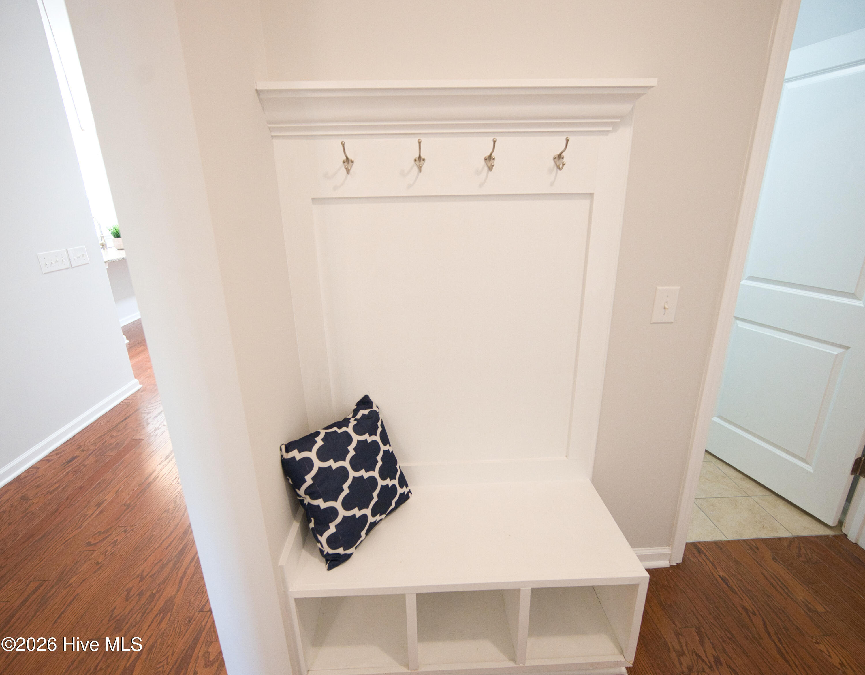 100569756 | Photo 23