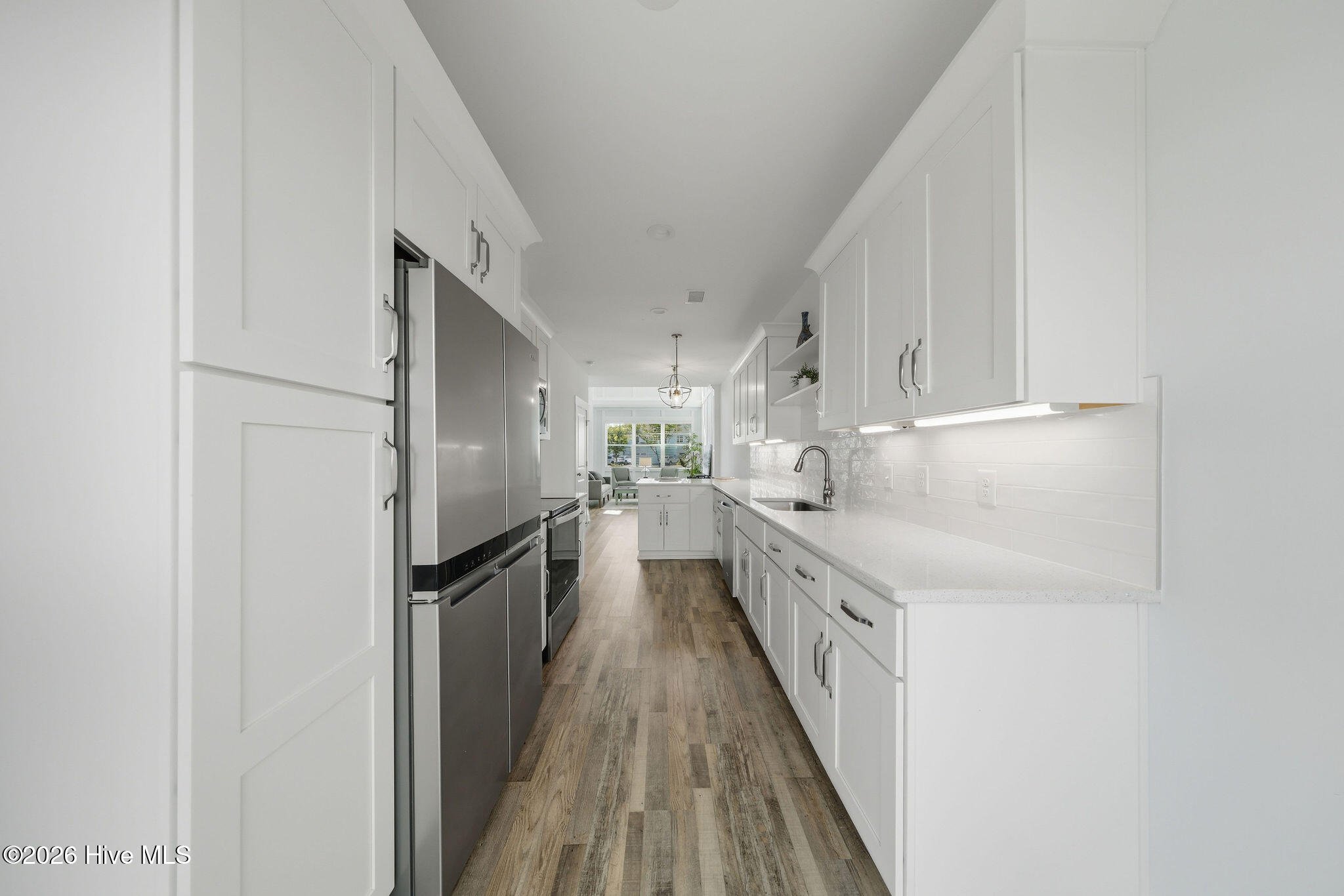 100569127 | Photo 11