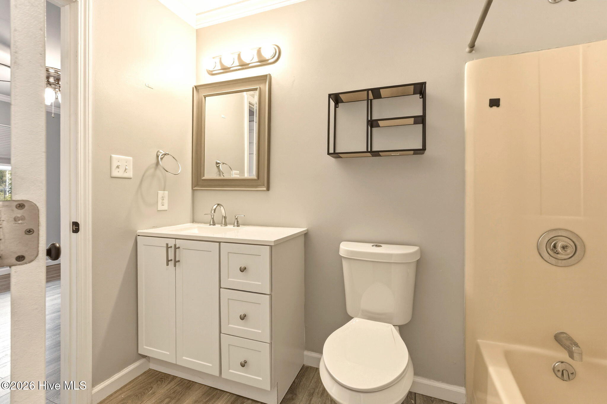 100557080 | Photo 21