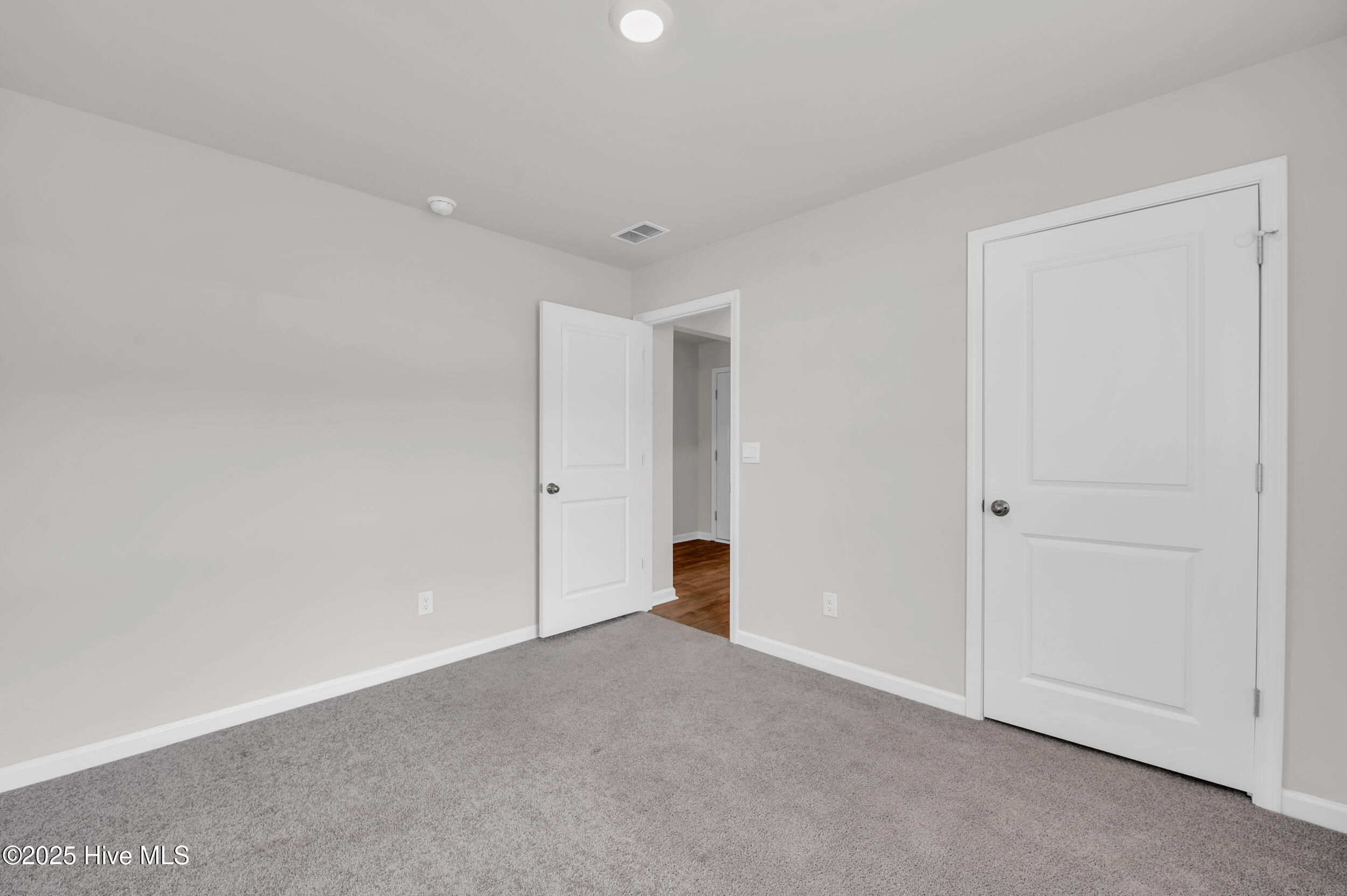 100546140 | Photo 23