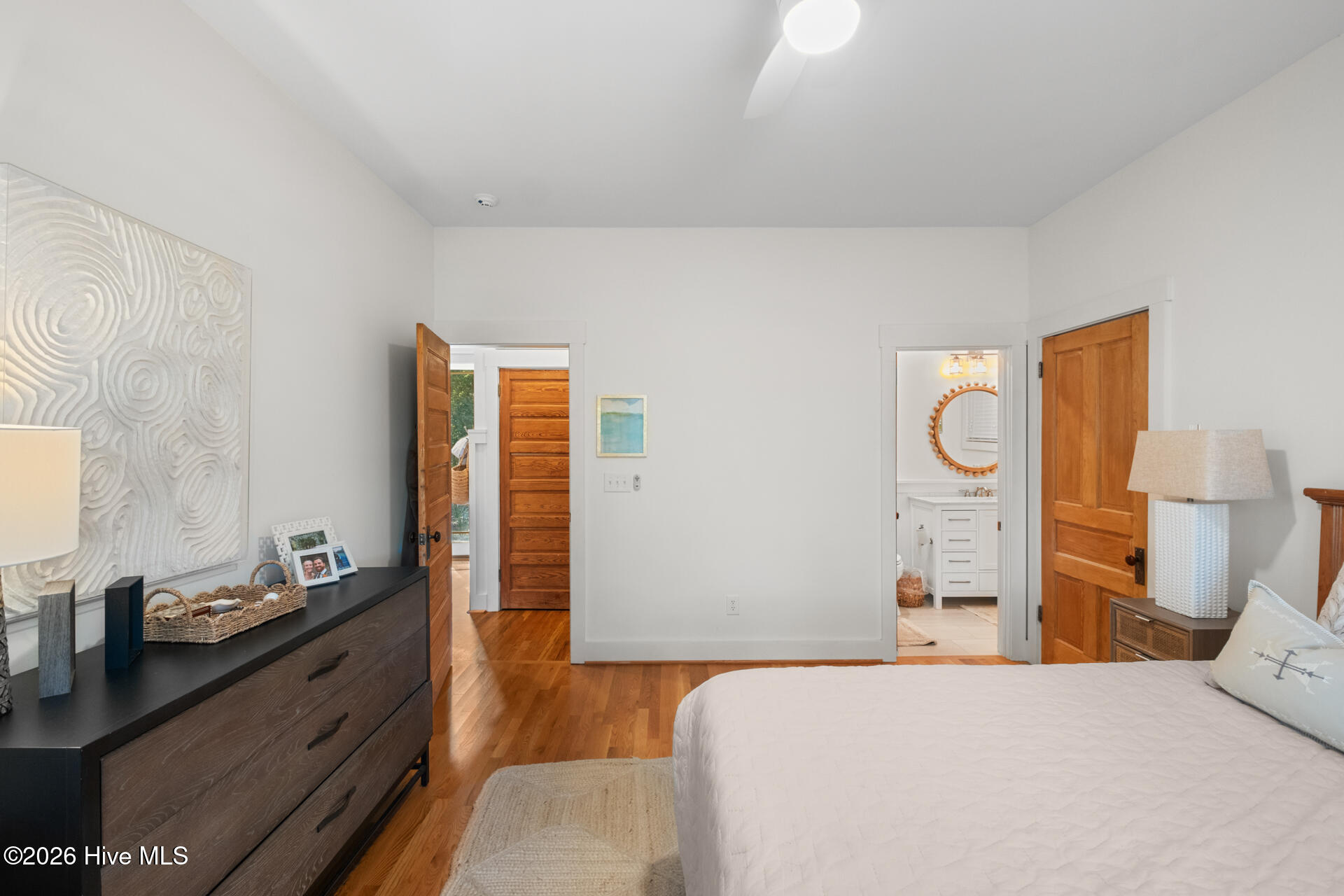 100560267 | Photo 27