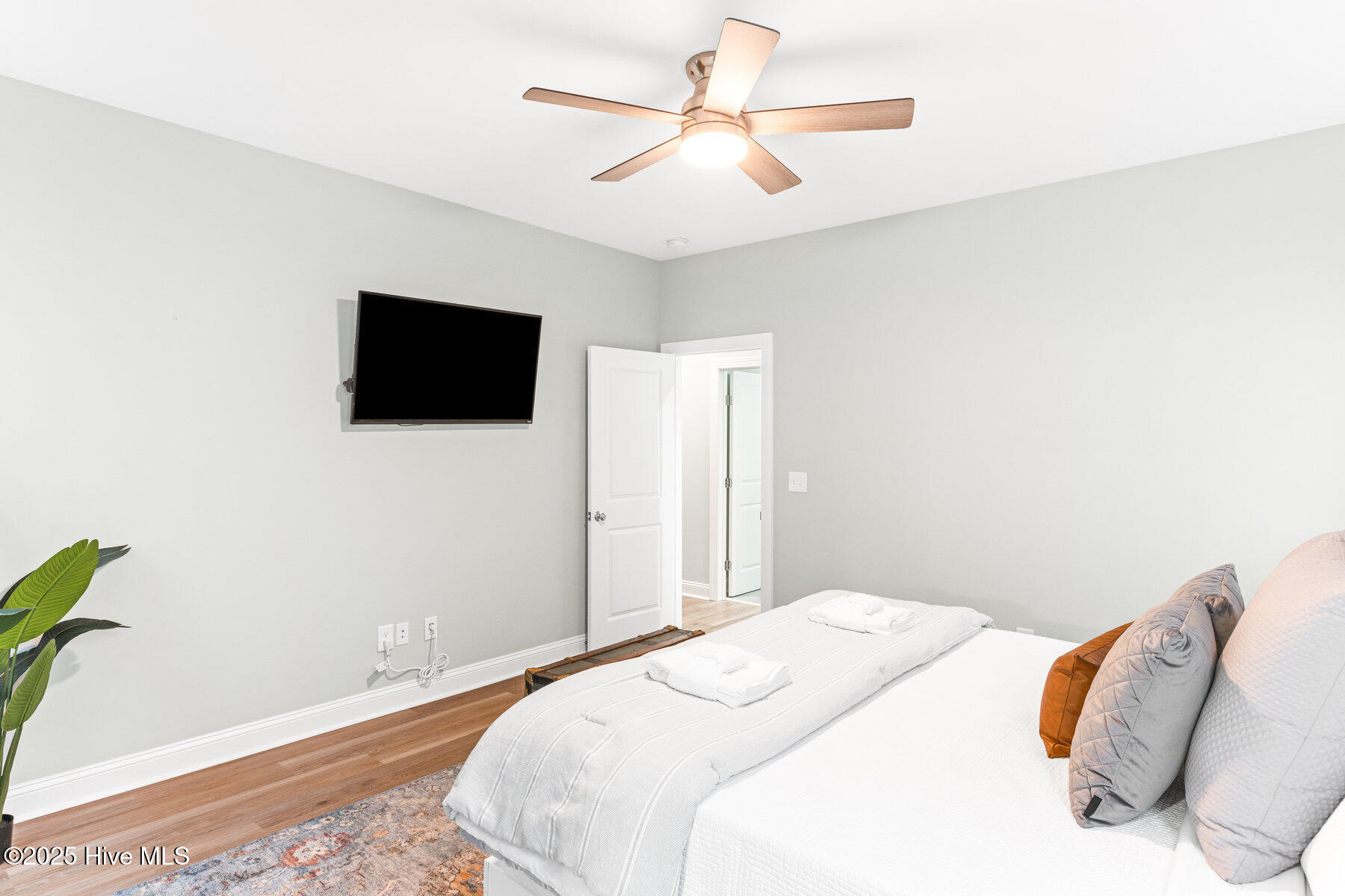 100508763 | Photo 25