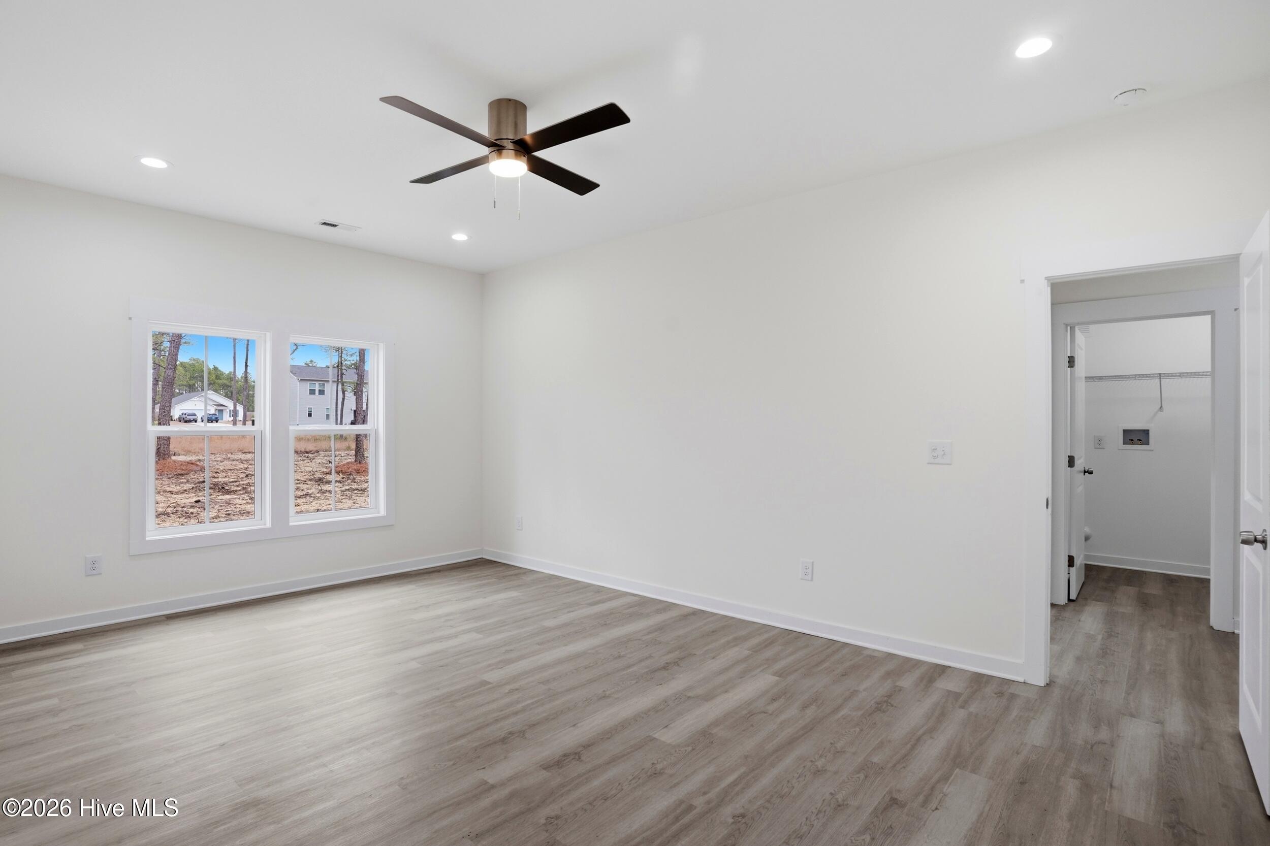 100558346 | Photo 22