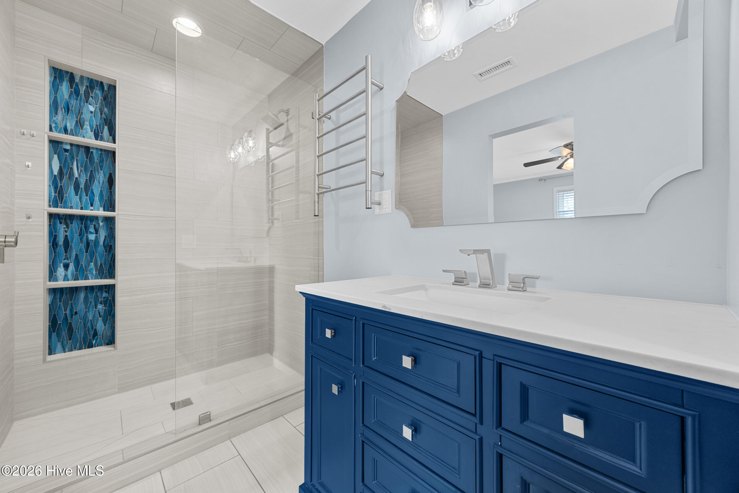 100561764 | Photo 19