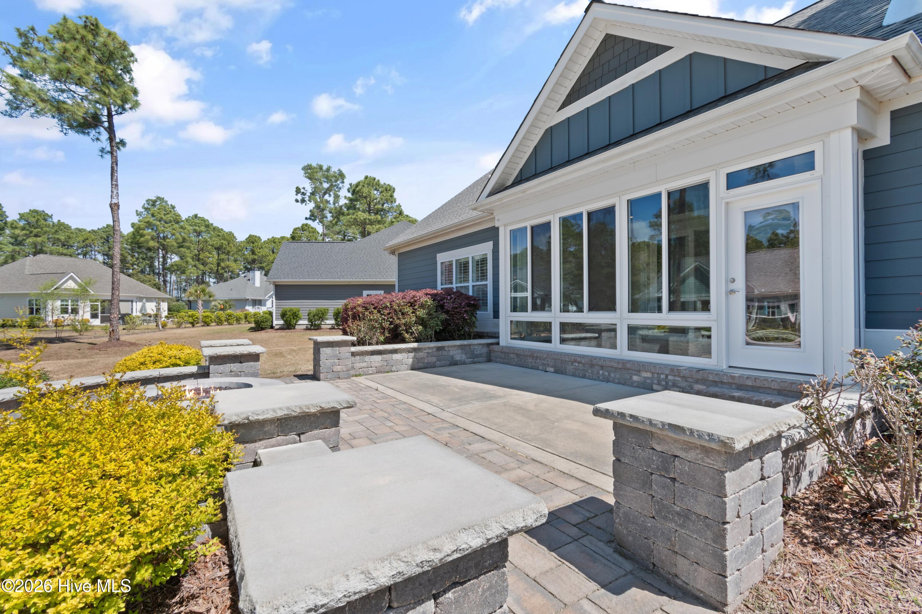 100564386 | Photo 63