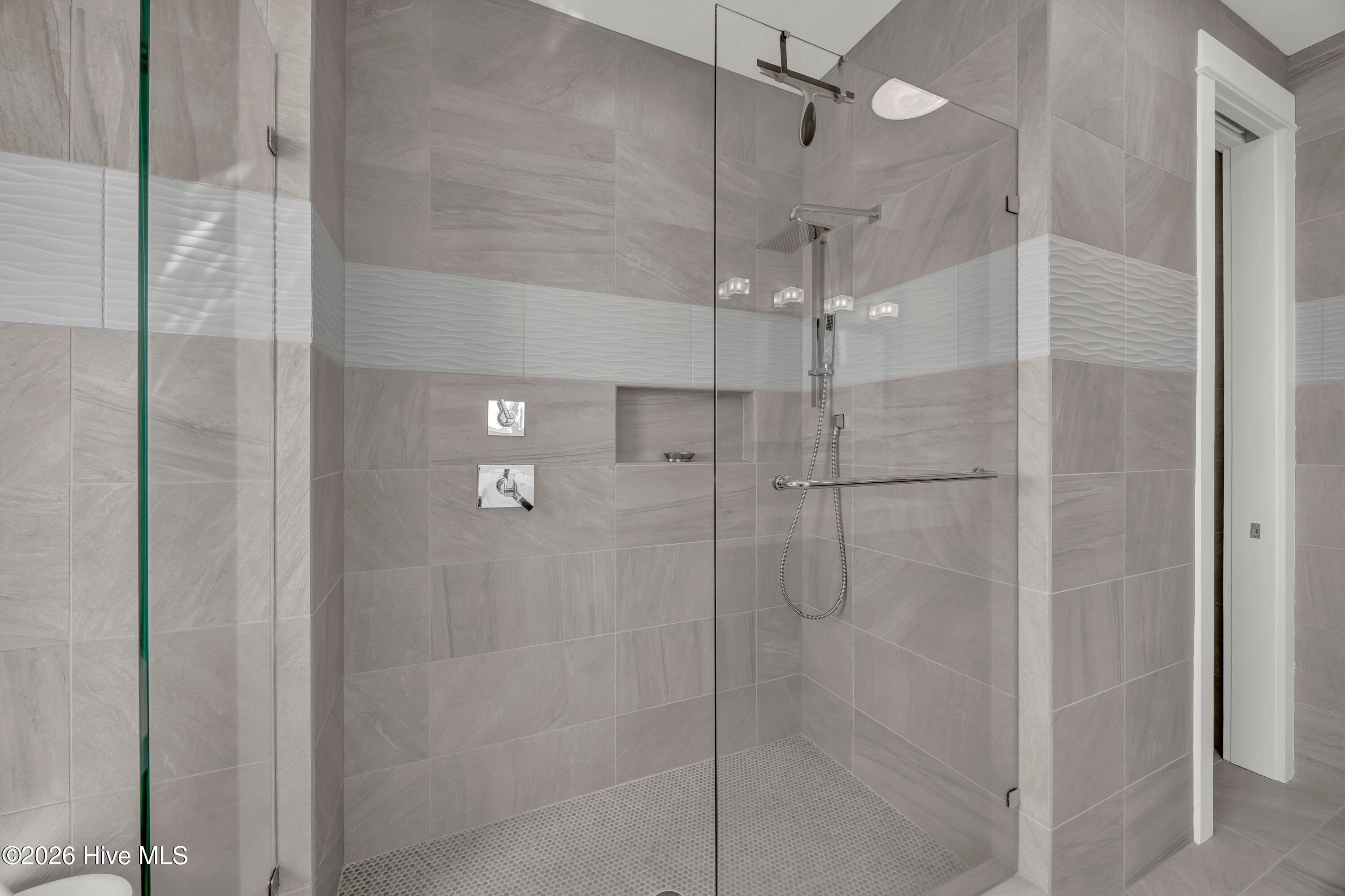 100559352 | Photo 44