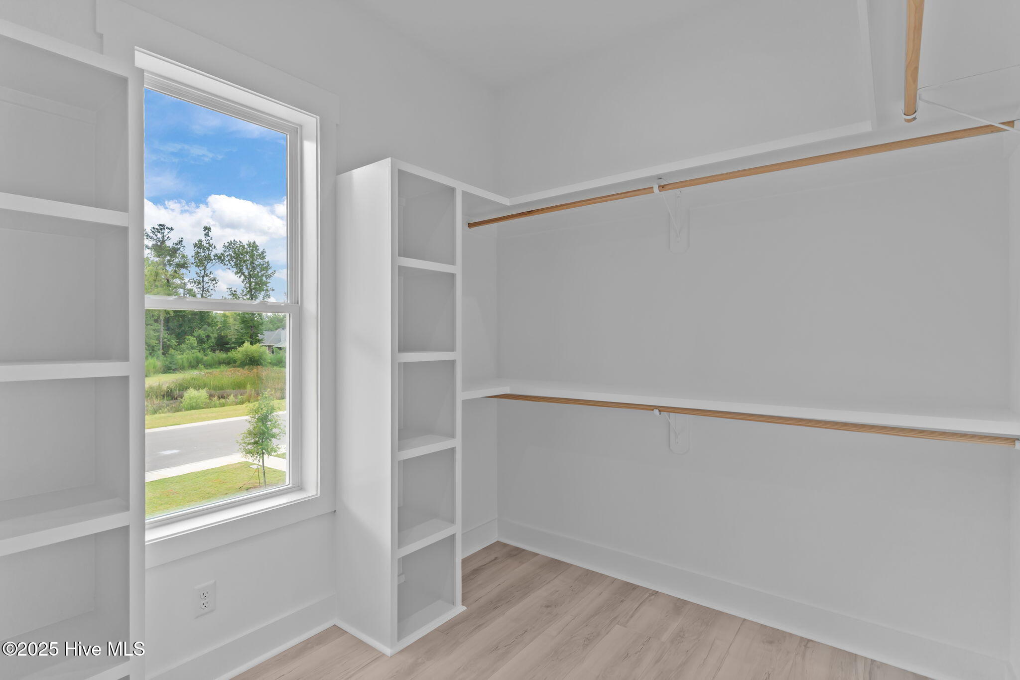 100548099 | Photo 39