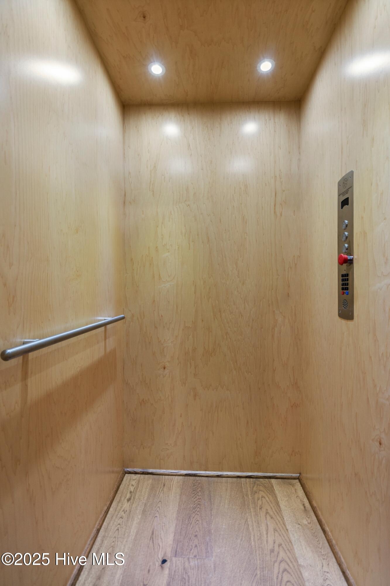 100545730 | Photo 60