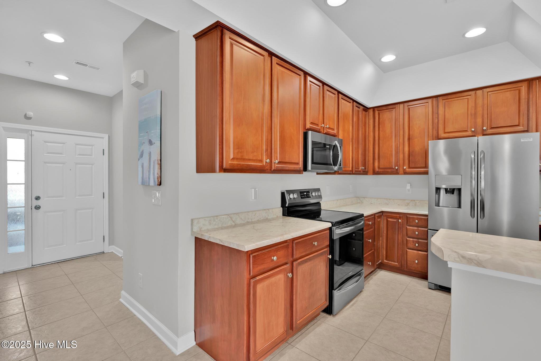 100545876 | Photo 12