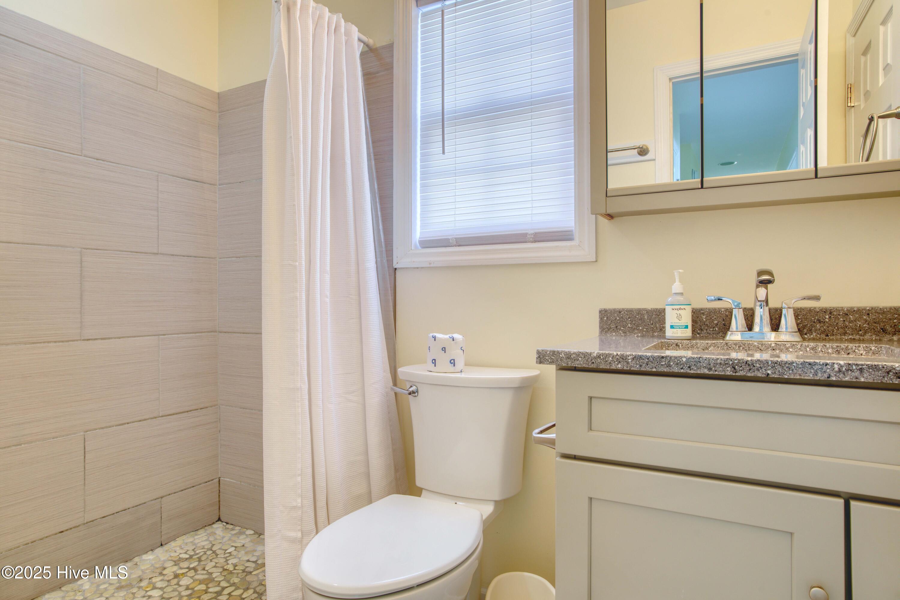 100529983 | Photo 32