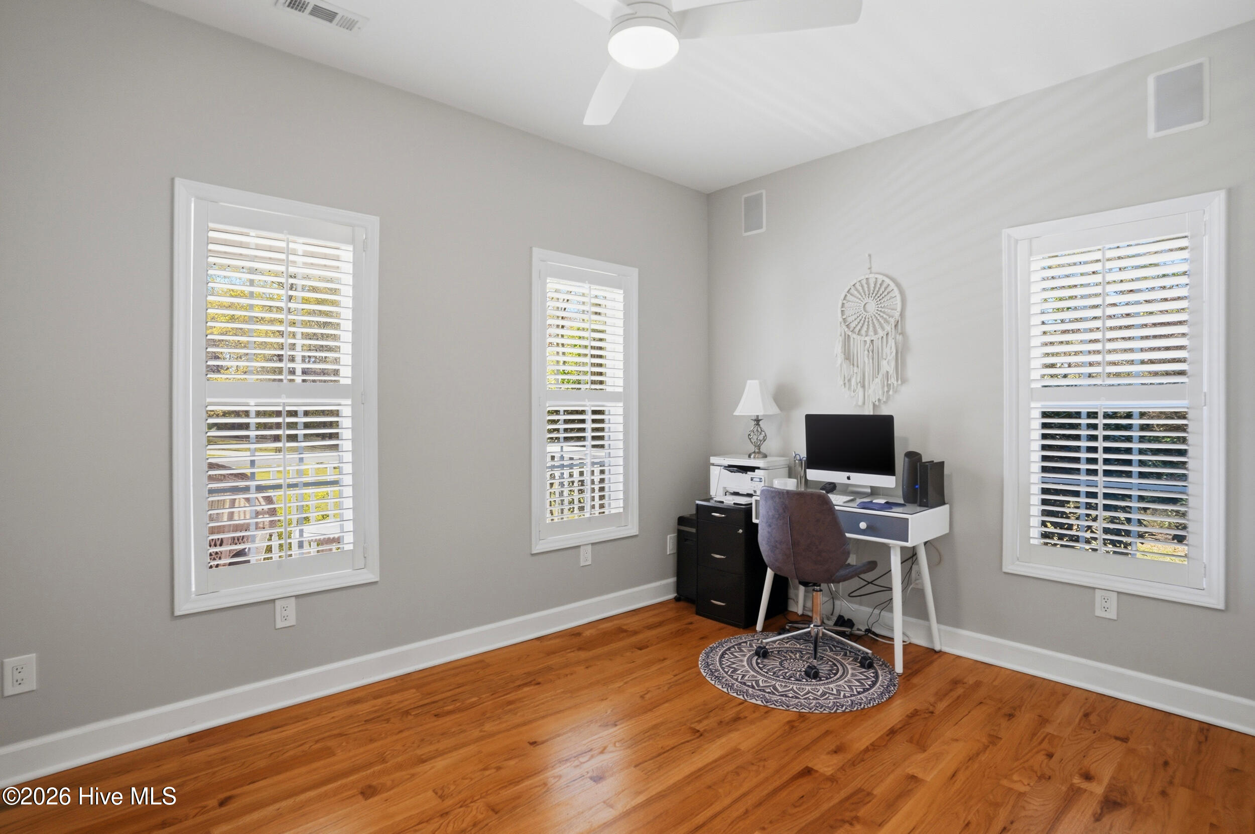 100563300 | Photo 29