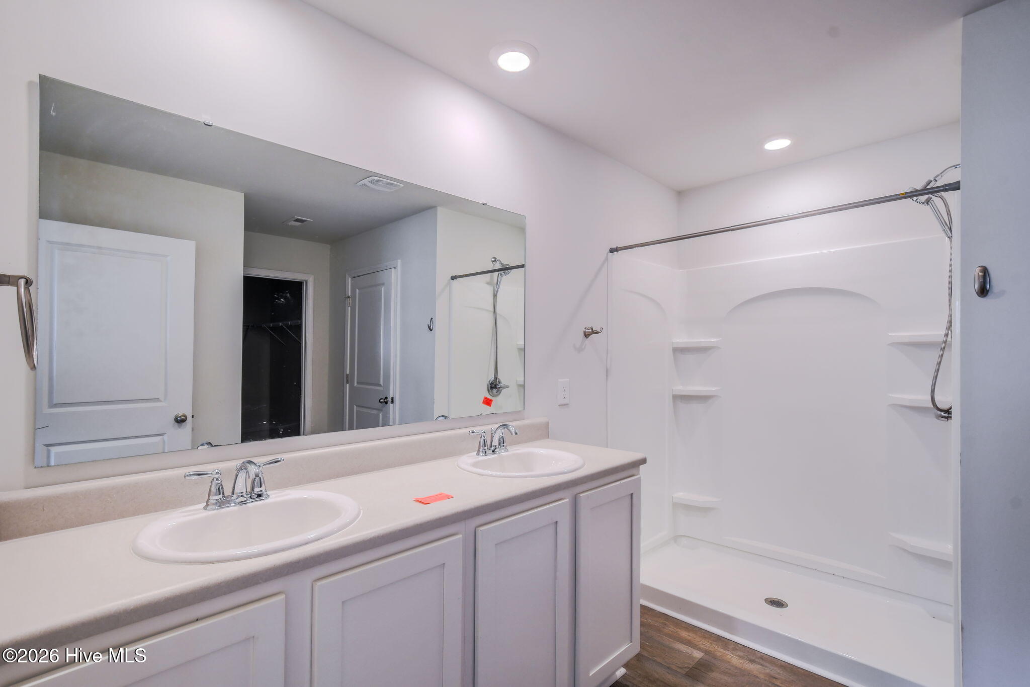 100552347 | Photo 16