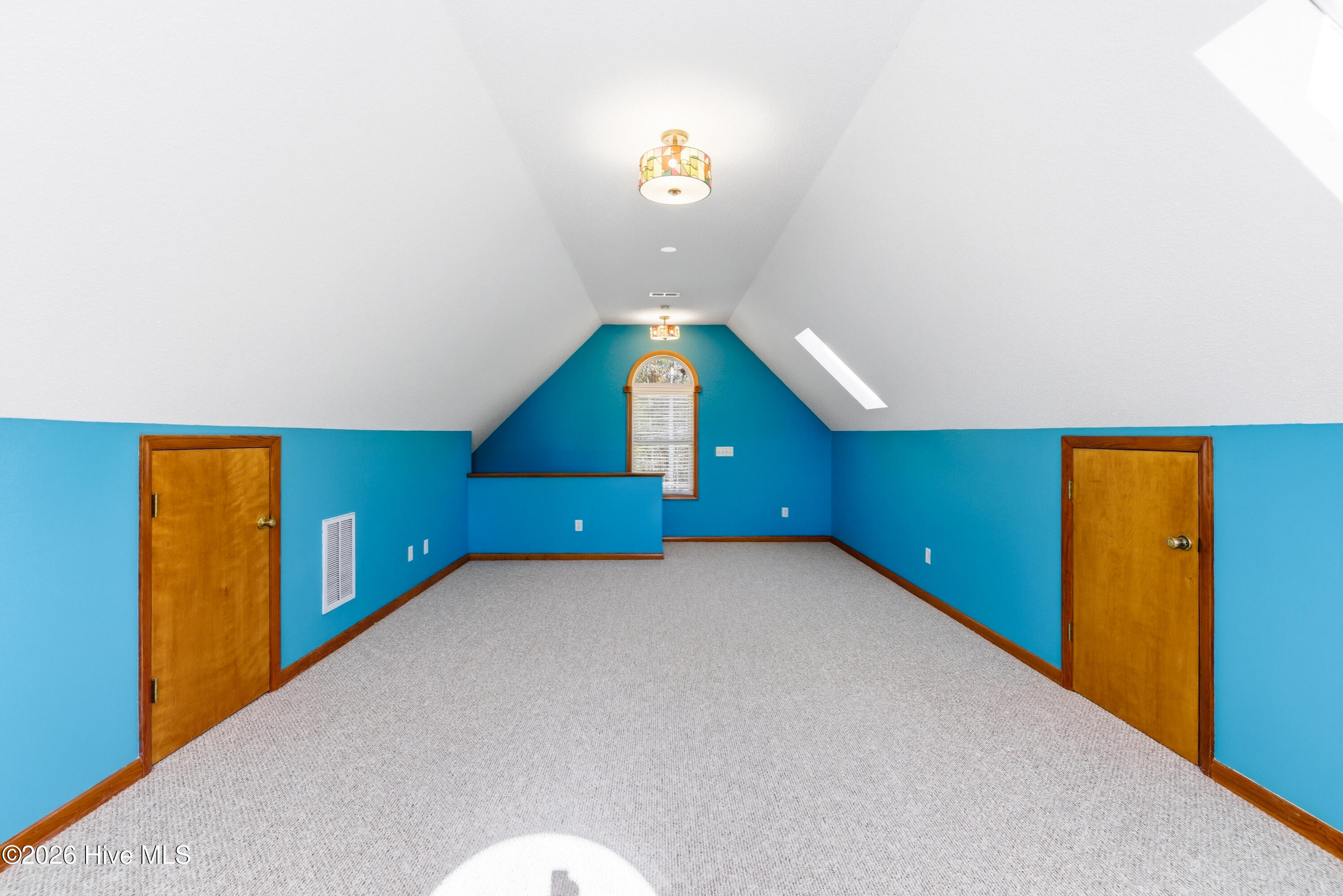 100558981 | Photo 23