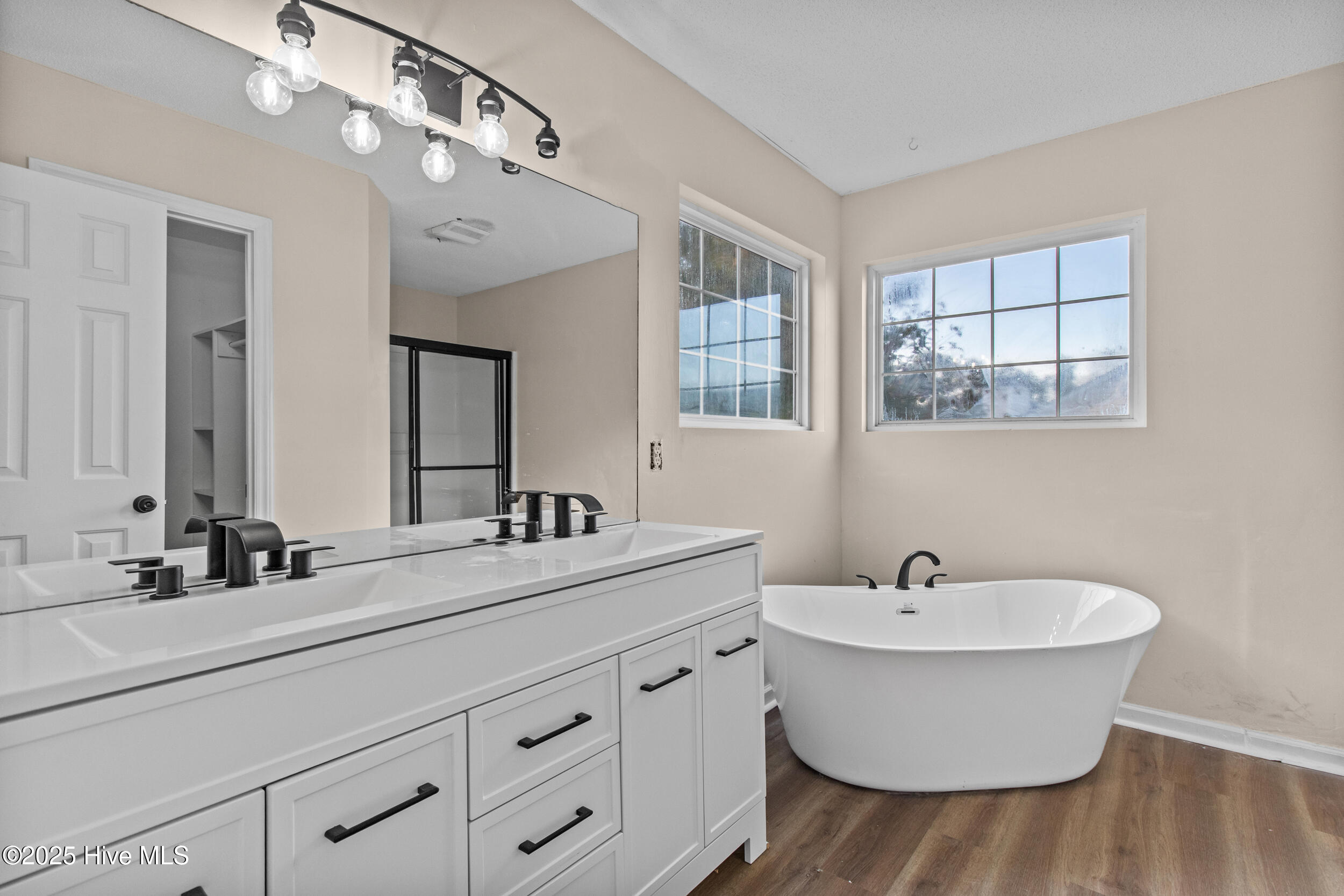 100532655 | Photo 26