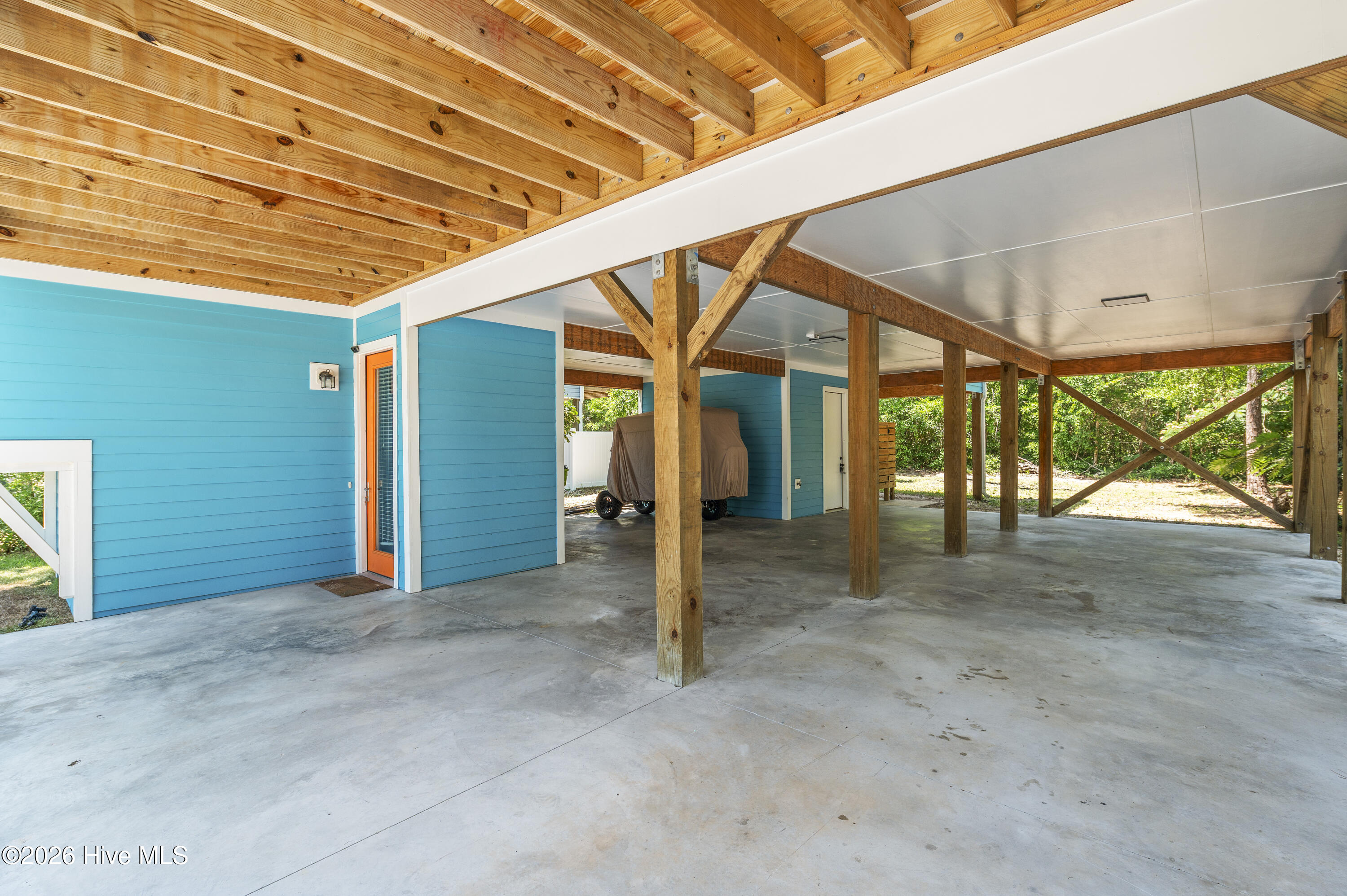 100558467 | Photo 21