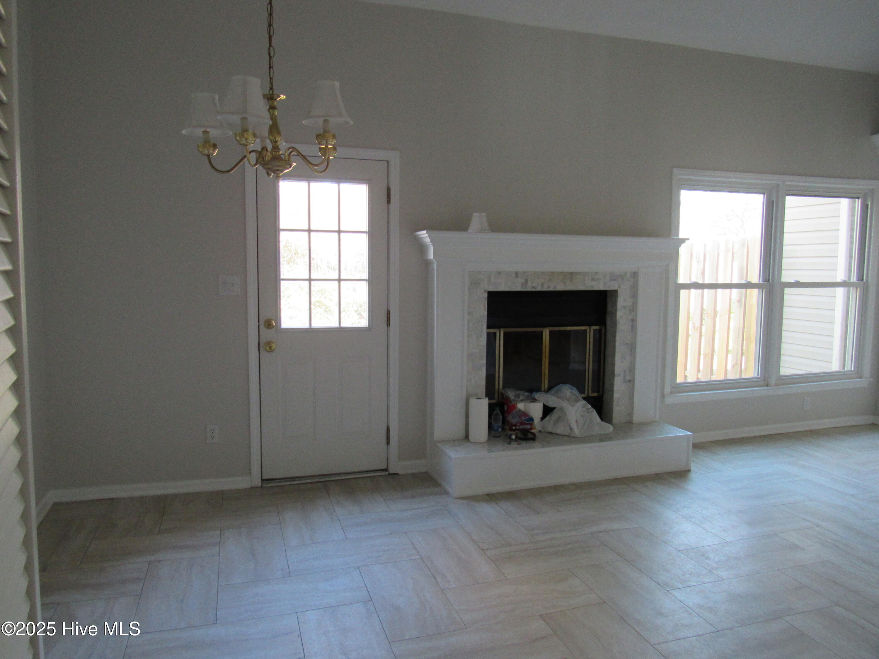 100547003 | Photo 12